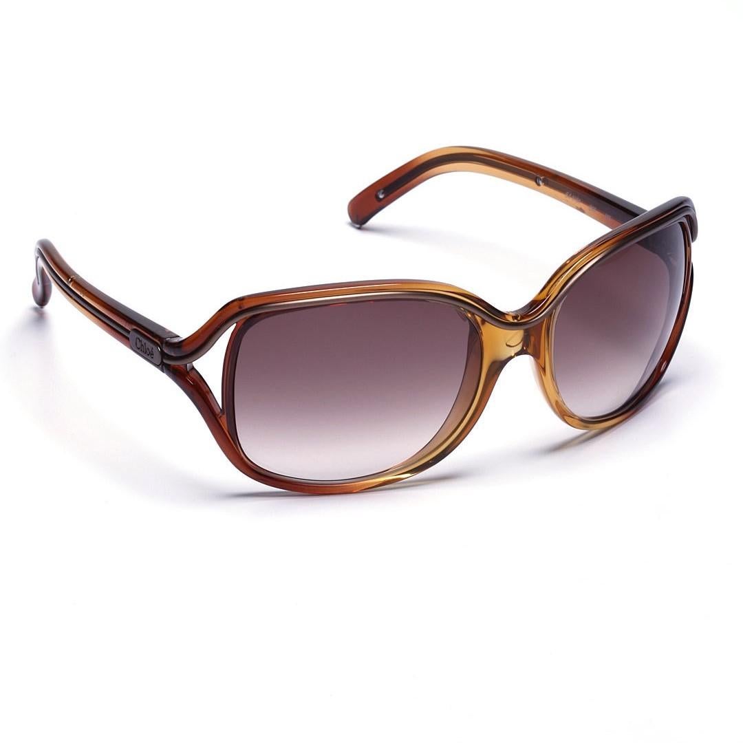 Gafas de sol Chloe
Nuevo
* Lentes Gradientes Ciruela
* Marcos estampados naranja-amarillo
* Ferretería Chloe en los Templos
* Fabricado en Francia
* 100% Protección UVA/UVB
* Viene con estuche rígido Chloe, caja Chloe, paño de limpieza, tarjeta de