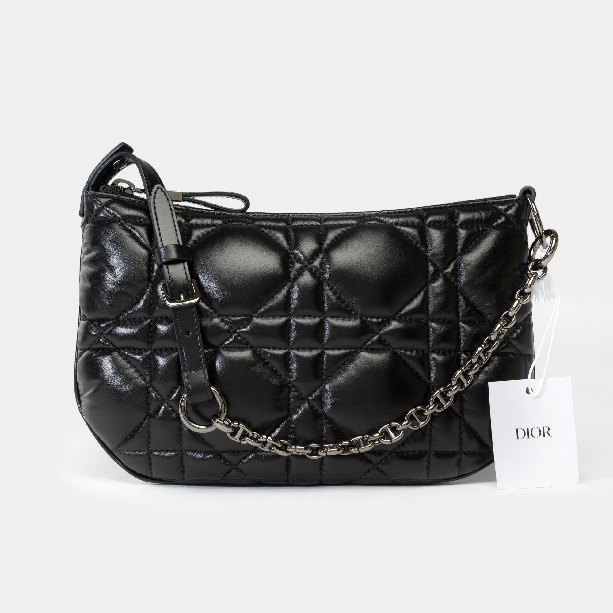 Gorgeous​ ​Dior​ ​Caro​ ​shoulder​ ​bag​ ​delivers​ ​a​ ​contemporary​ ​version​ ​of​ ​the​ ​iconic​ ​Cannage​ ​stitching​ ​in​ ​black​ ​calf​ ​leather
Chic​ ​and​ ​spacious​ ​companion,​ ​this​ ​bag​ ​can​ ​be​ ​associated​ ​with​ ​bags​ ​of​ ​the​