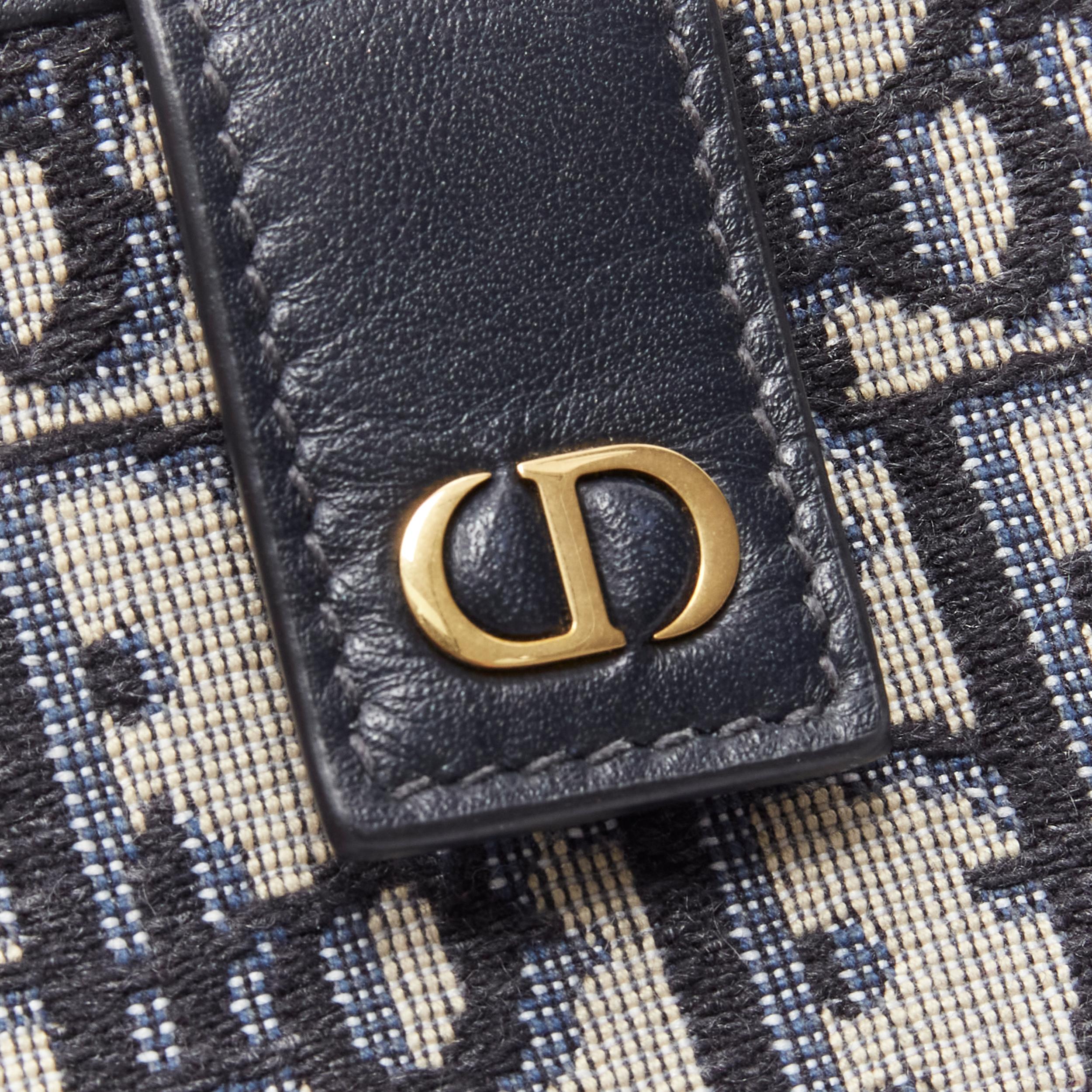 new CHRISTIAN DIOR Oblique 30 Montaigne navy monogram 5-gusset cardholder wallet 
Reference: TGAS/B01617 
Brand: Dior 
Designer: Kim Jones 
Material: Canvas 
Color: Blue 
Pattern: Solid 
Closure: Button 
Made in: Italy 

CONDITION: 
Condition: New