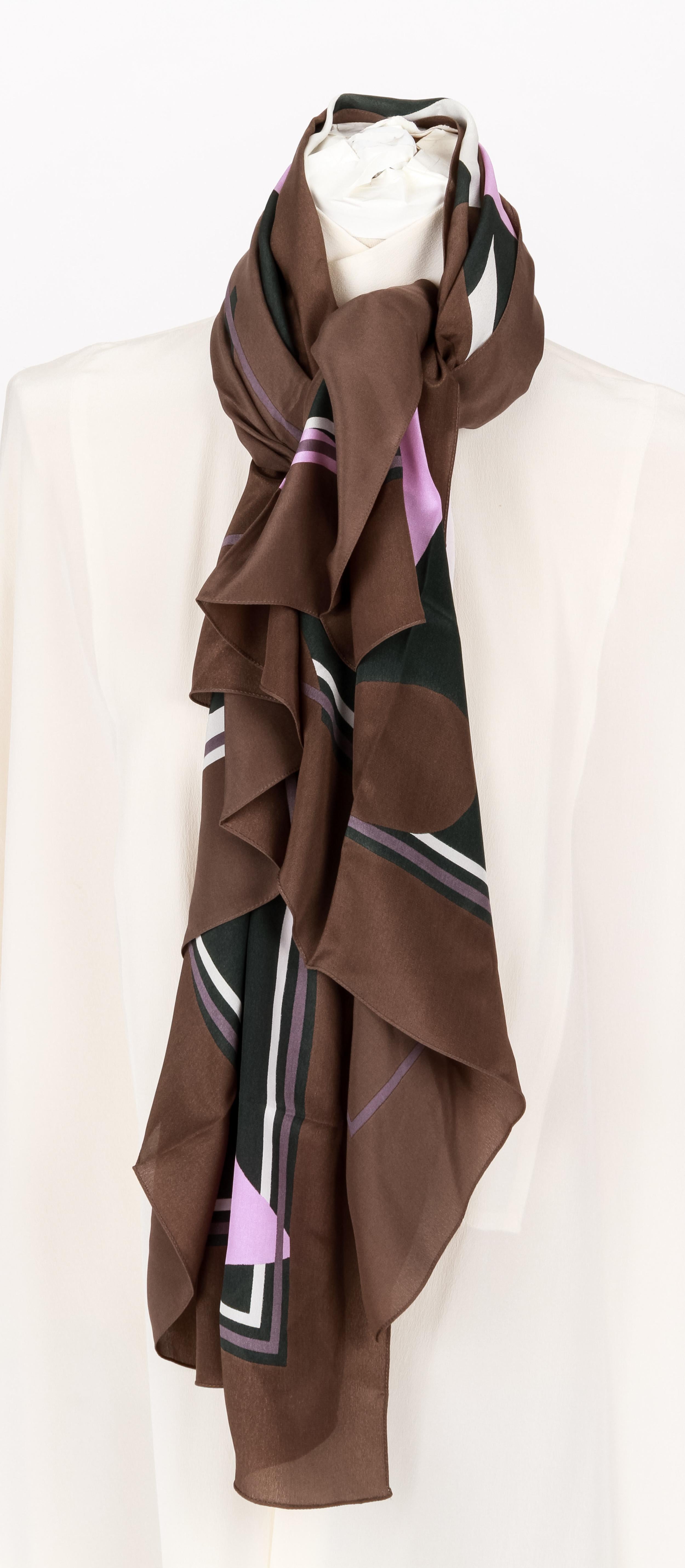 Marron Châle surdimensionné en soie taupe de 137 cm Christian Dior, Neuf  en vente