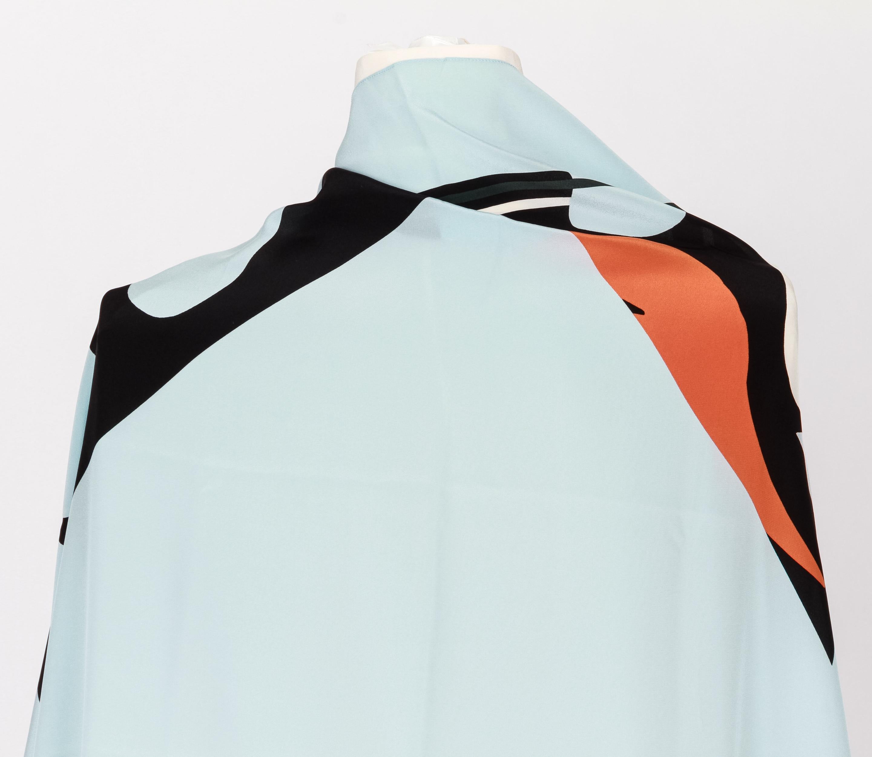 Dior brandneue übergroße Schal celeste, schwarz, weiß abstraktes Design,
100% Seide
54