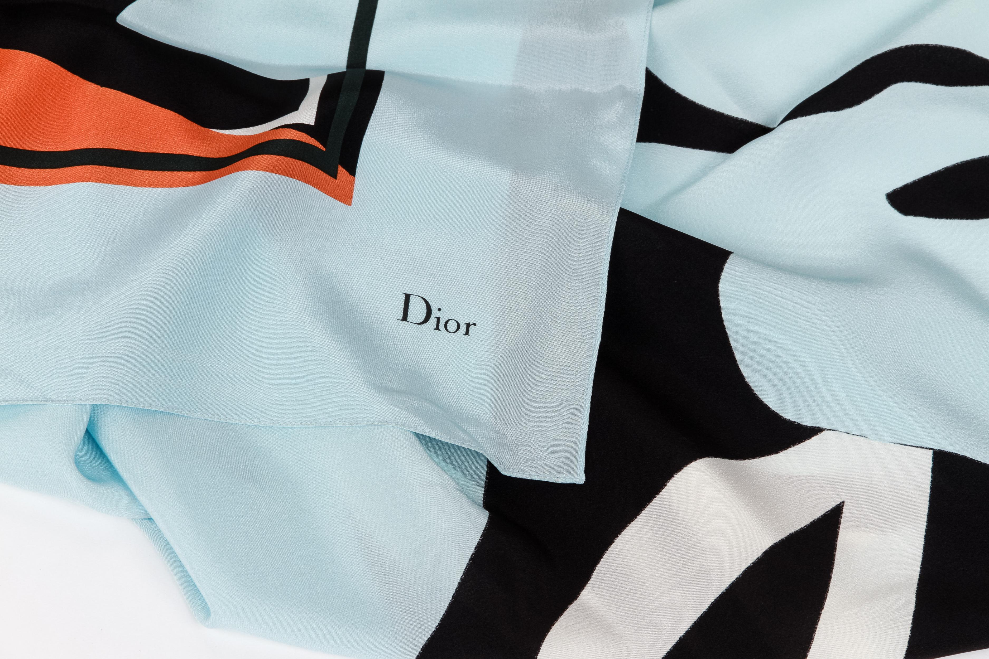 Christian Dior Übergroßer Celeste-Schal aus Seide im Zustand „Neu“ im Angebot in West Hollywood, CA
