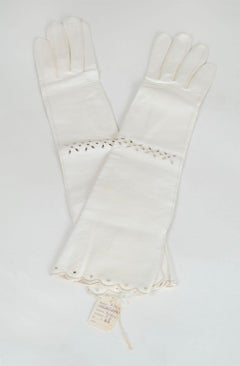 New Christian Dior White Kidskin Elbow Gloves w Eyelets, Orig Pkg – XS–S, 1950s