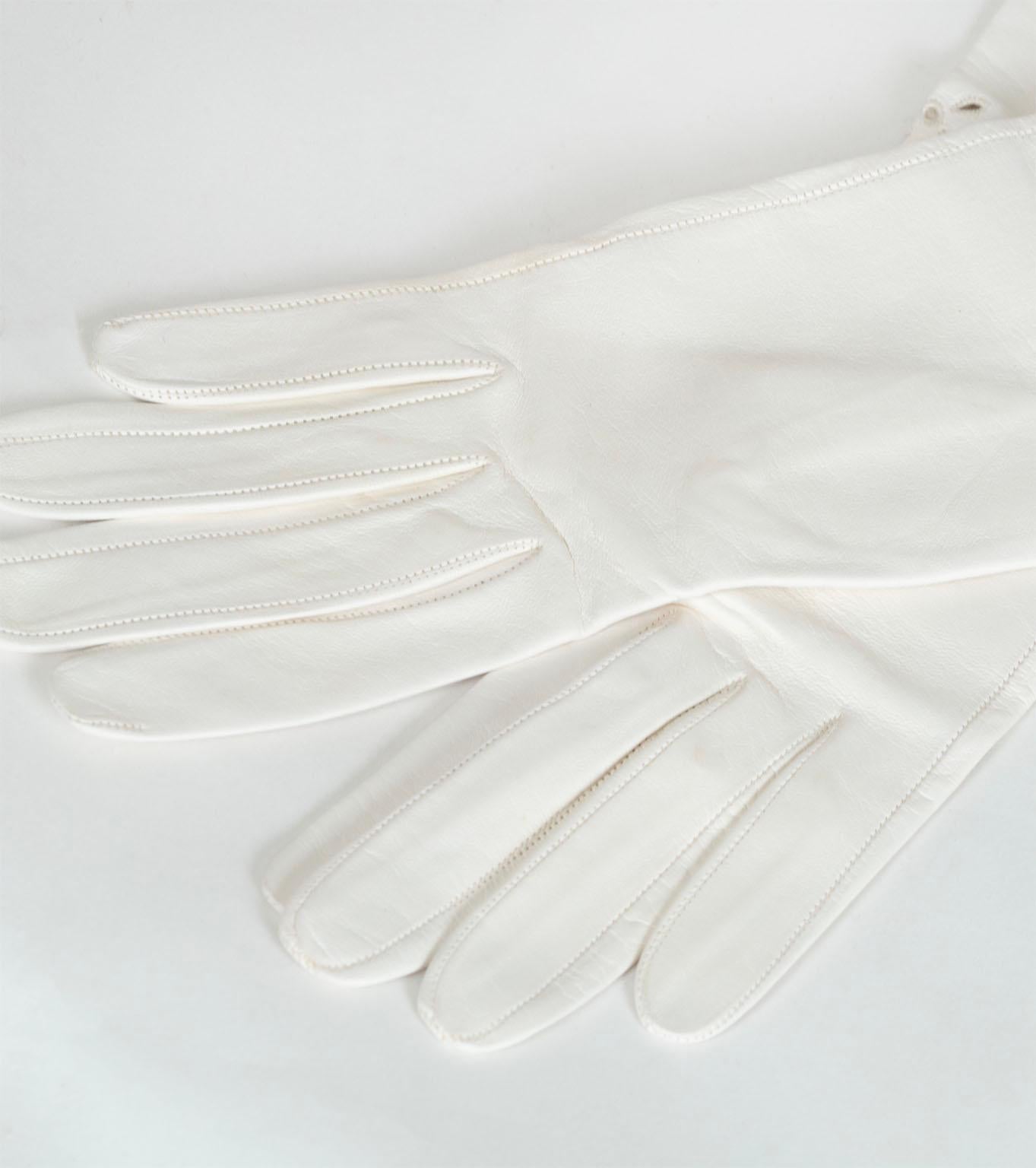 Women's New Christian Dior White Kidskin Elbow Gloves w Eyelets, Orig Pkg – XS–S, 1950s For Sale