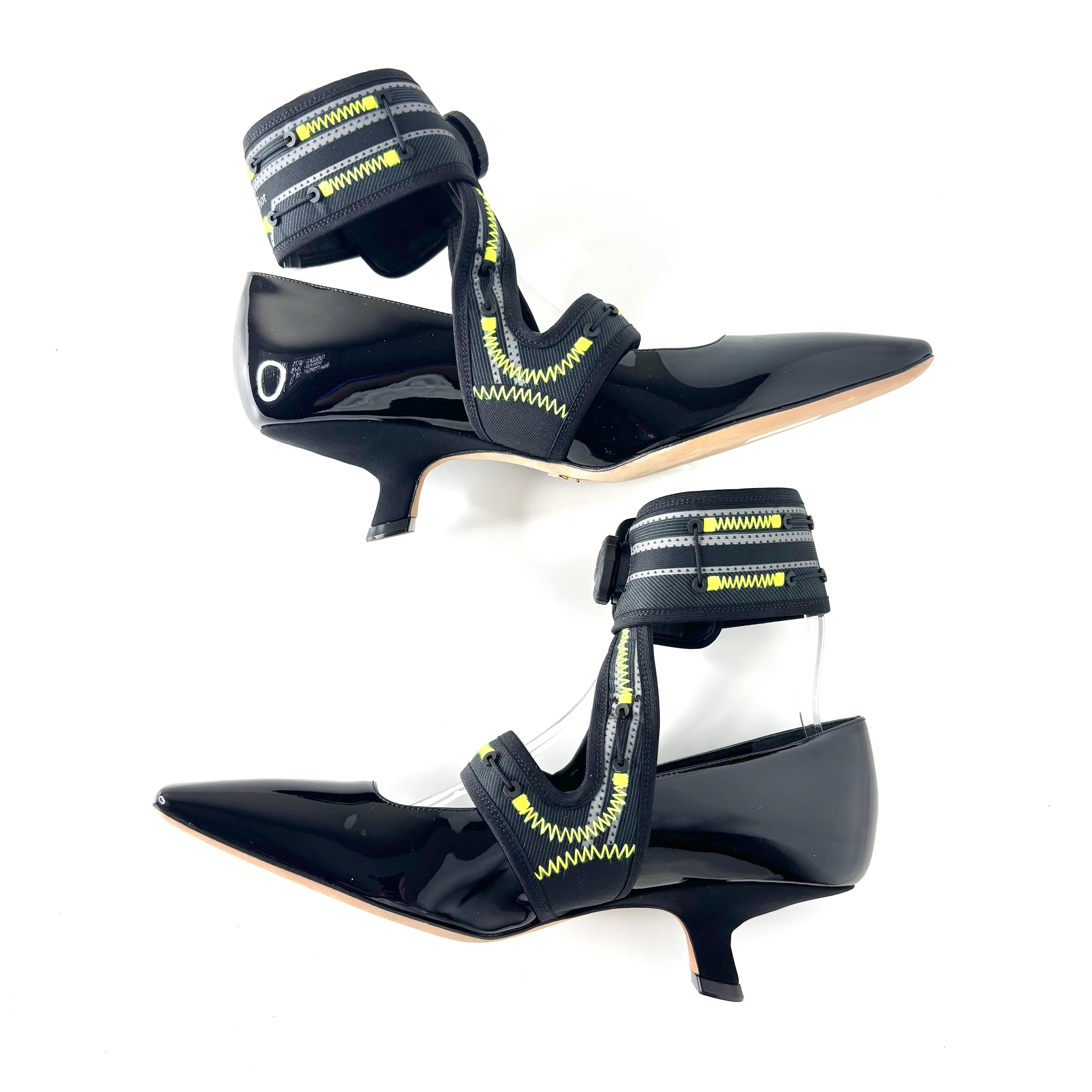 Nero NUOVO Christian Dior x Roger Vivier Pumps in vernice nera 39,5 in vendita