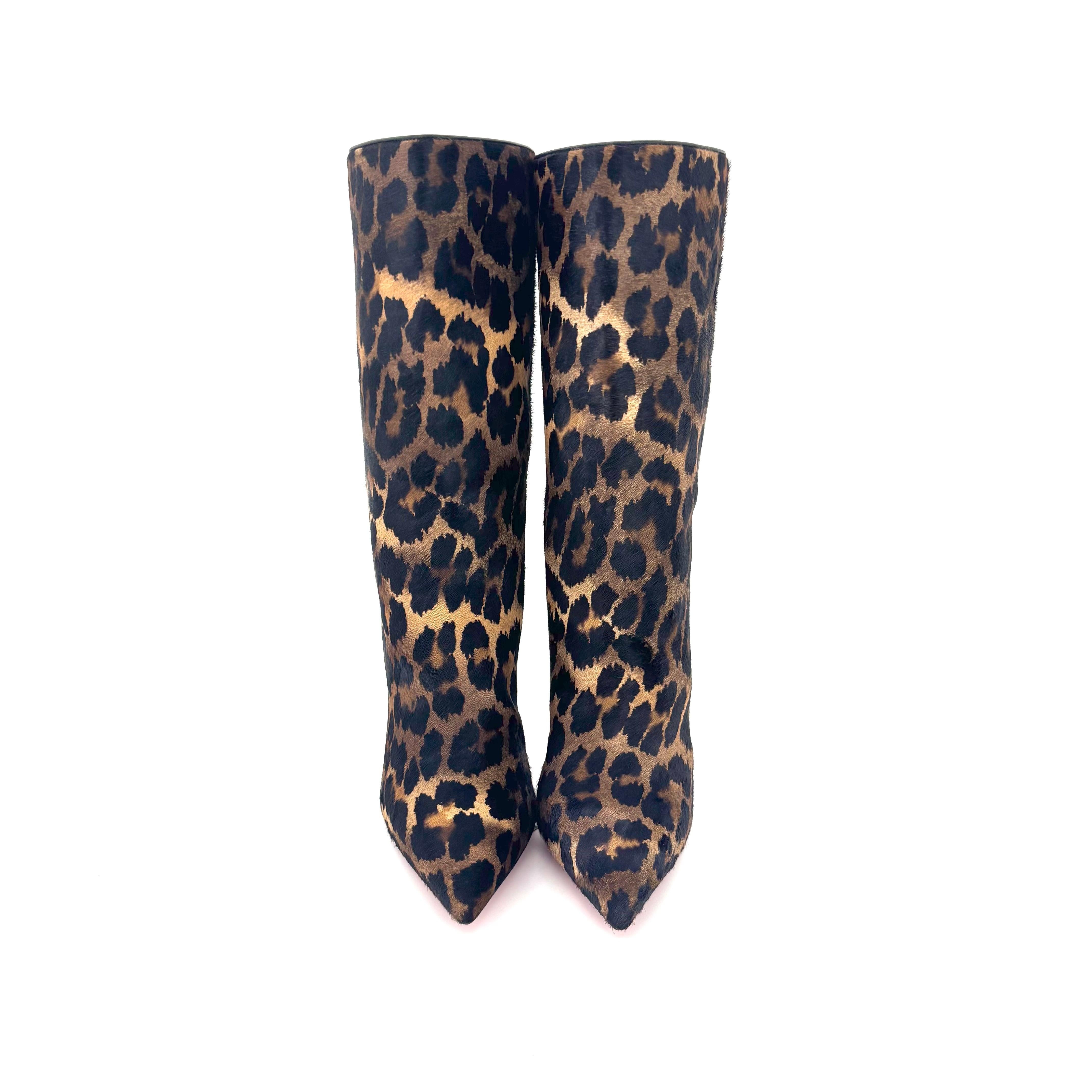 NUEVA Christian Louboutin Astrilarge Botín 100 Botas de pelo con estampado de leopardo 38 en venta 1