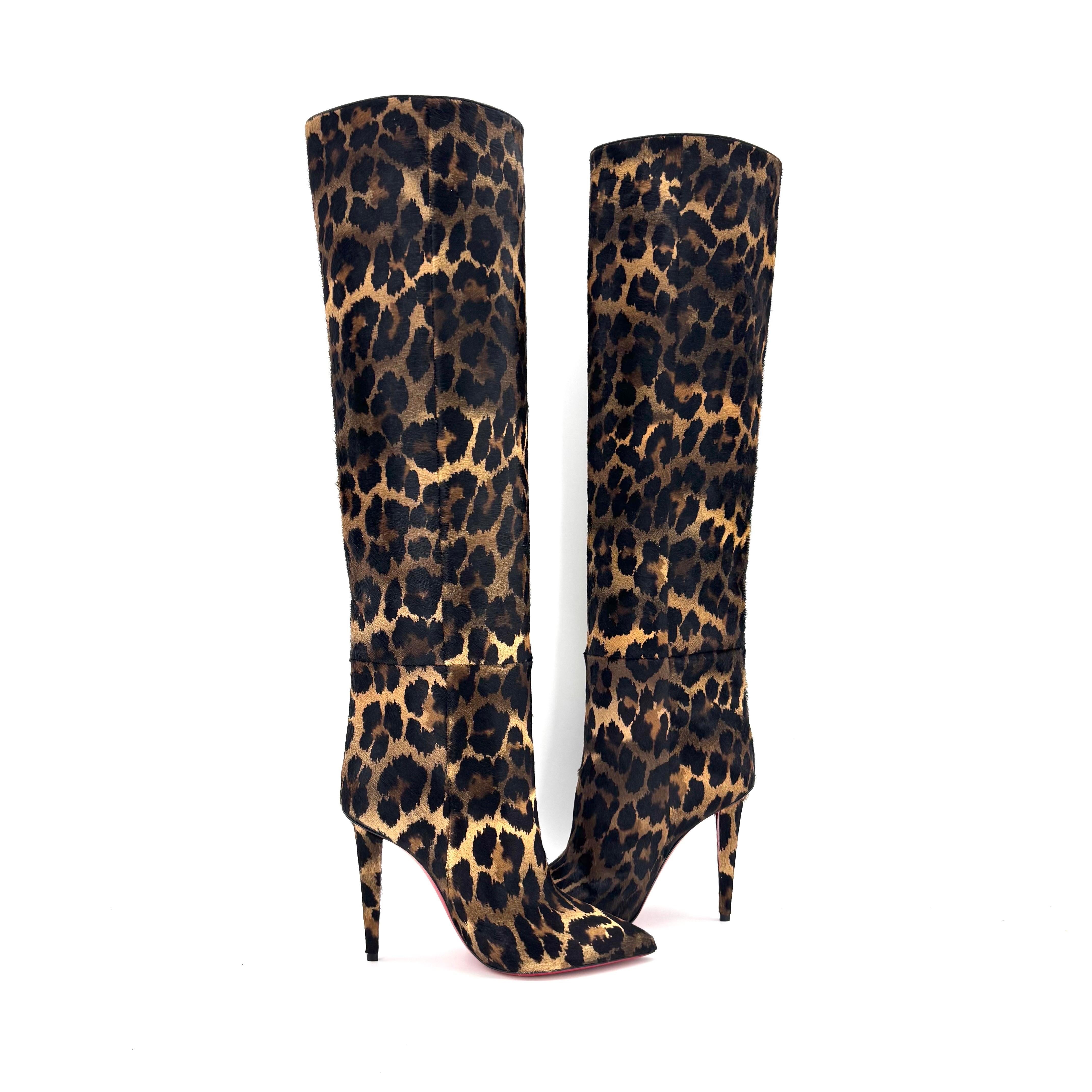 NEW Christian Louboutin Astrilarge Botta 100 Leopard Print Pointed Toe Stiefel 36 (Schwarz) im Angebot
