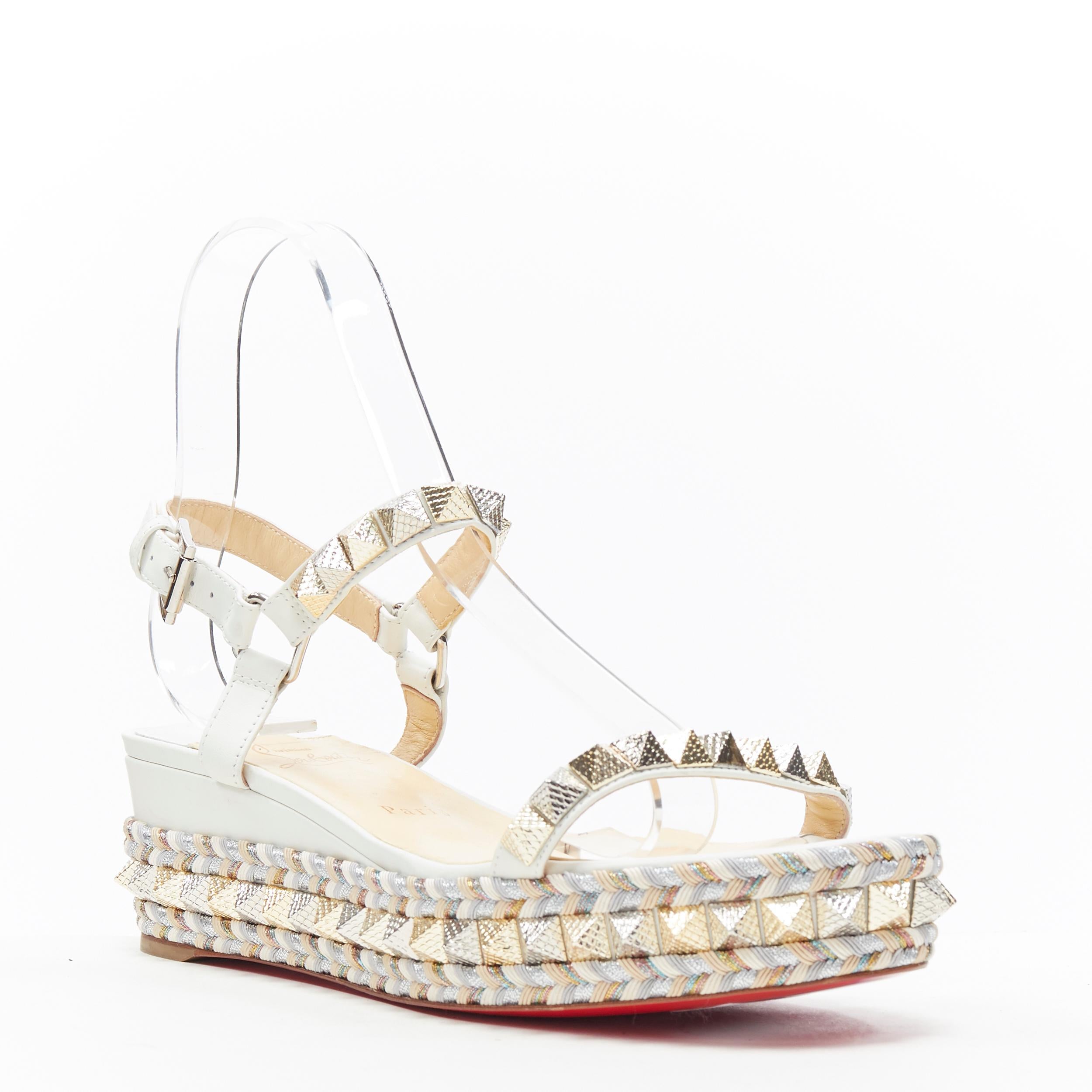 new CHRISTIAN LOUBOUTIN Cataclou embroidery studded espadrille sandals EU40
Brand: Christian Louboutin
Designer: Christian Louboutin
Model Name / Style: Cataclou
Material: Leather
Color: White
Pattern: Abstract
Closure: Ankle strap
Extra Detail: Mid
