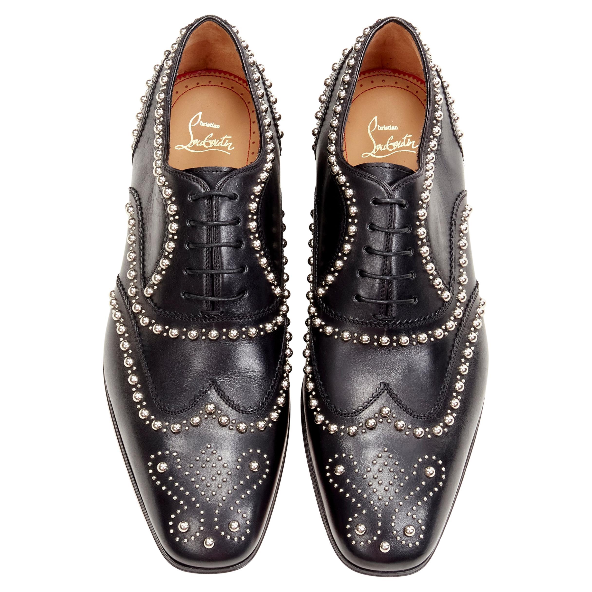 new CHRISTIAN LOUBOUTIN Charlie Clou black silver studded oxford brogue EU44
Brand: Christian Louboutin
Model: Charlie Clou
Extra Detail: Black leather with silver-tone dome stud embellishent. Waxed laces. Stacked wooden heel.

CONDITION:
Condition: