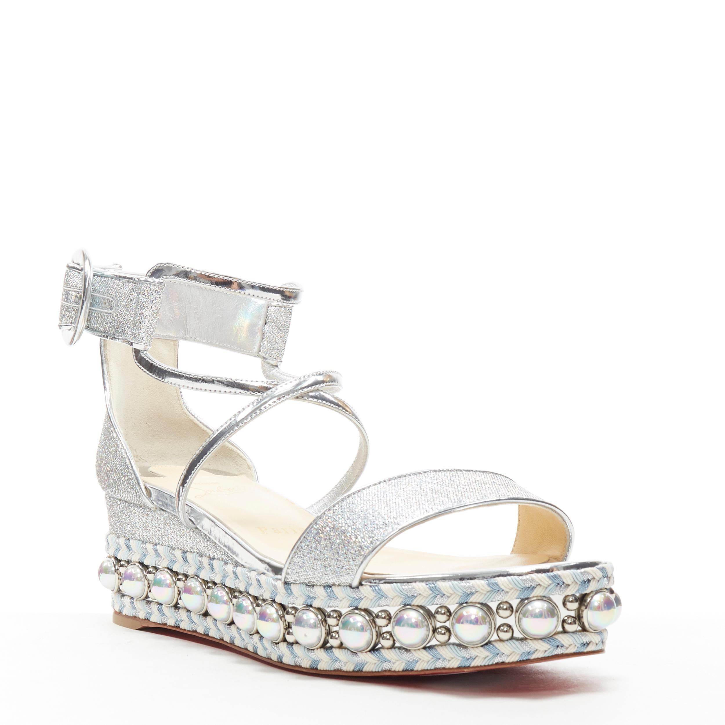 new CHRISTIAN LOUBOUTIN Chocazeppa 60 silver lurex studded platform sandals EU37
Brand: Christian Louboutin
Designer: Christian Louboutin
Model Name / Style: Chocozeppa 60
Material: Fabric
Color: Silver
Pattern: Solid
Closure: Ankle strap
Extra