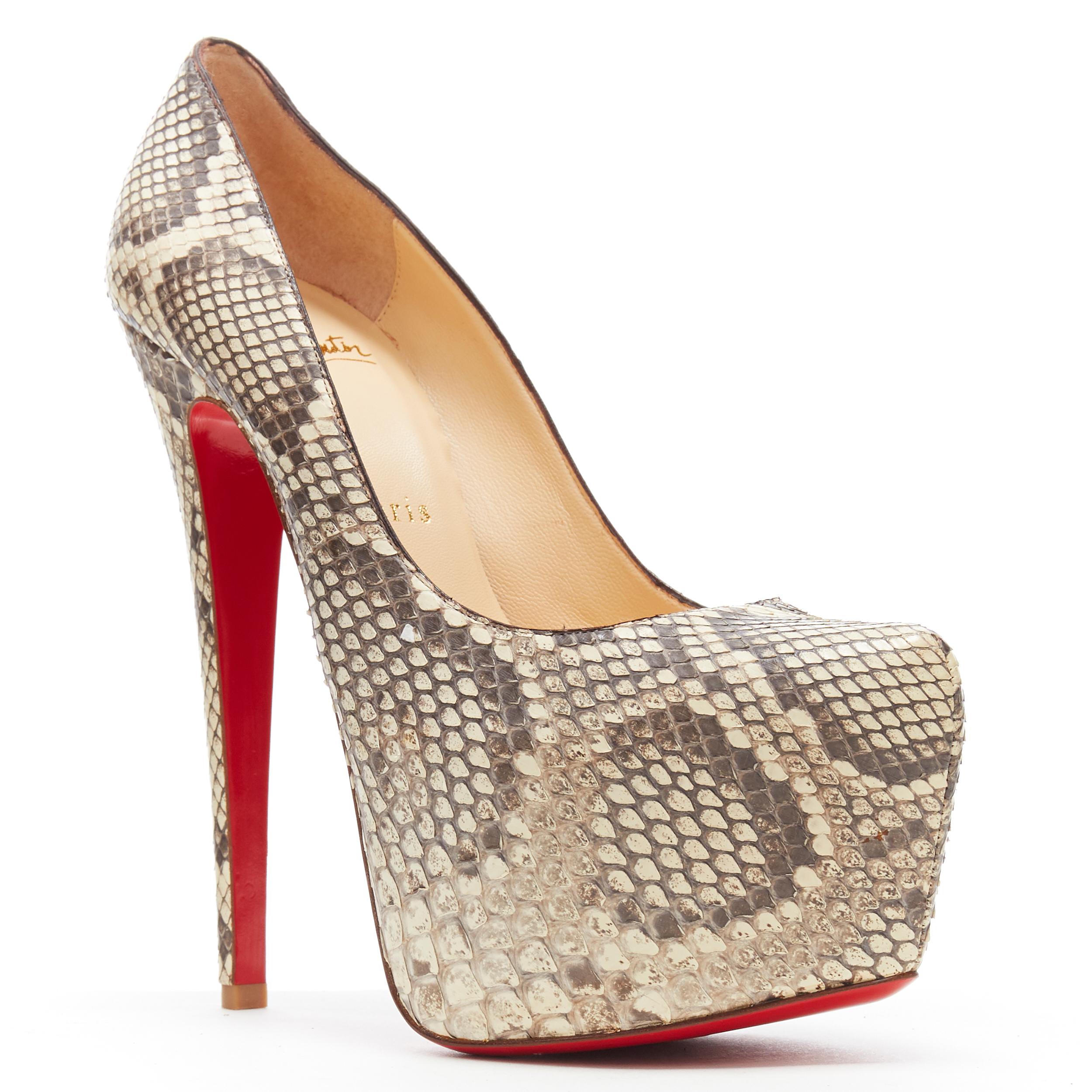 new CHRISTIAN LOUBOUTIN Daffodile 160 genuine scaled leather platform heel EU37
Brand: Christian Louboutin
Designer: Christian Louboutin
Model Name / Style: Daffodile 160
Material: Leather
Color: Brown
Pattern: Animal Print
Closure: Slip on
Lining