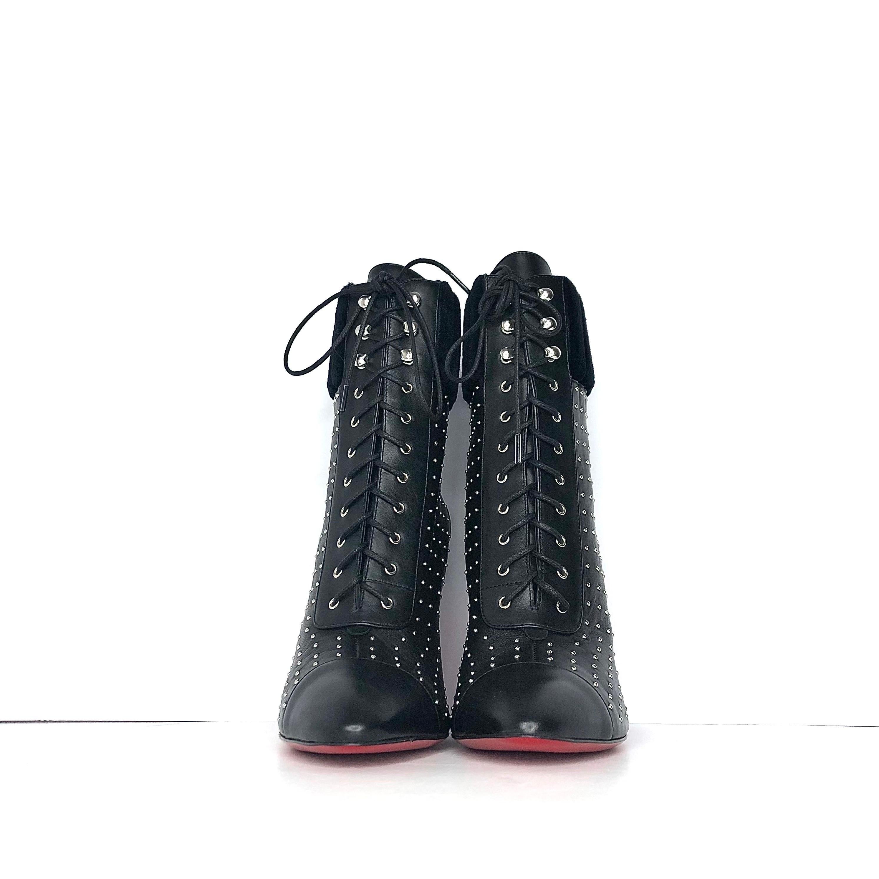 NEW Christian Louboutin Dakita 100 Studded Laceup Booties 36,5 in vendita 1