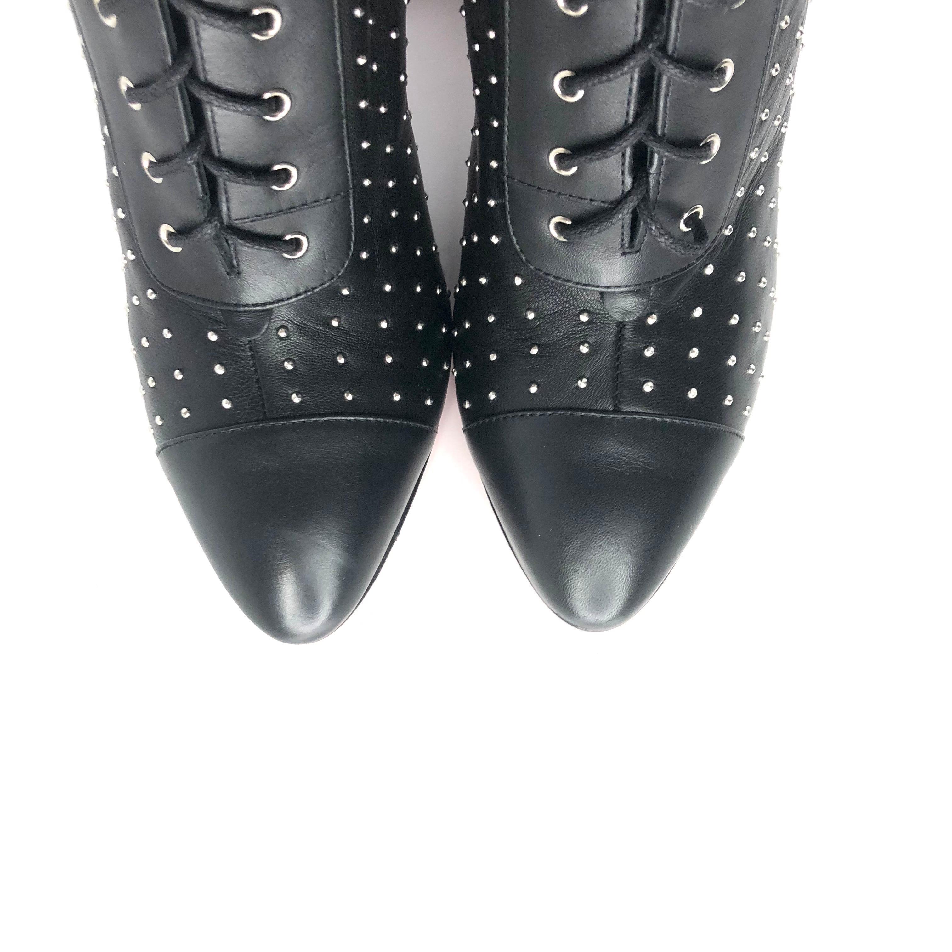 NEW Christian Louboutin Dakita 100 Studded Laceup Booties 36,5 in vendita 2
