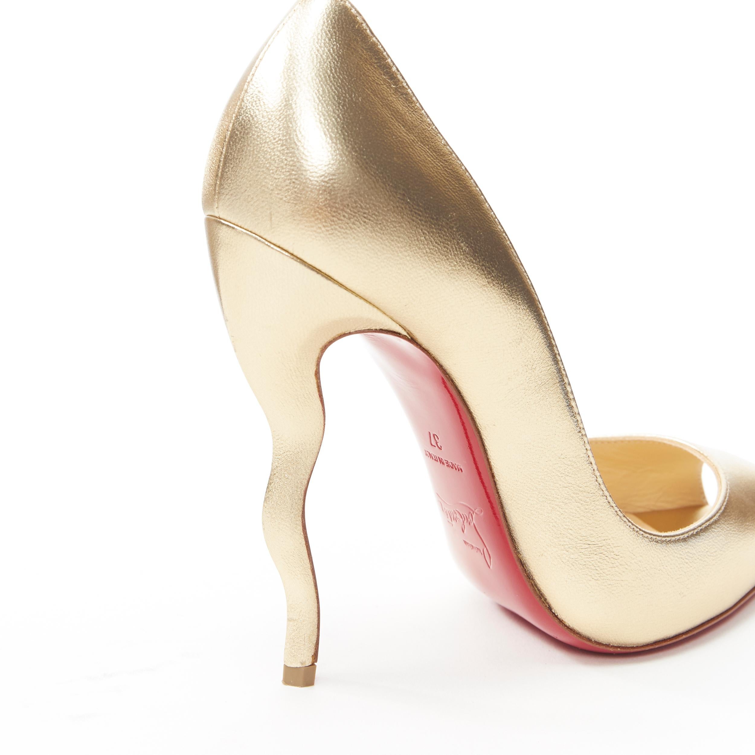 new CHRISTIAN LOUBOUTIN Jolly B metallic gold peep toe squiggly wavy heel EU37
Brand: Christian Louboutin
Designer: Christian Louboutin
Model Name / Style: Jolly B
Material: Leather
Color: Gold
Pattern: Solid
Extra Detail: Peep toe. Squiggly