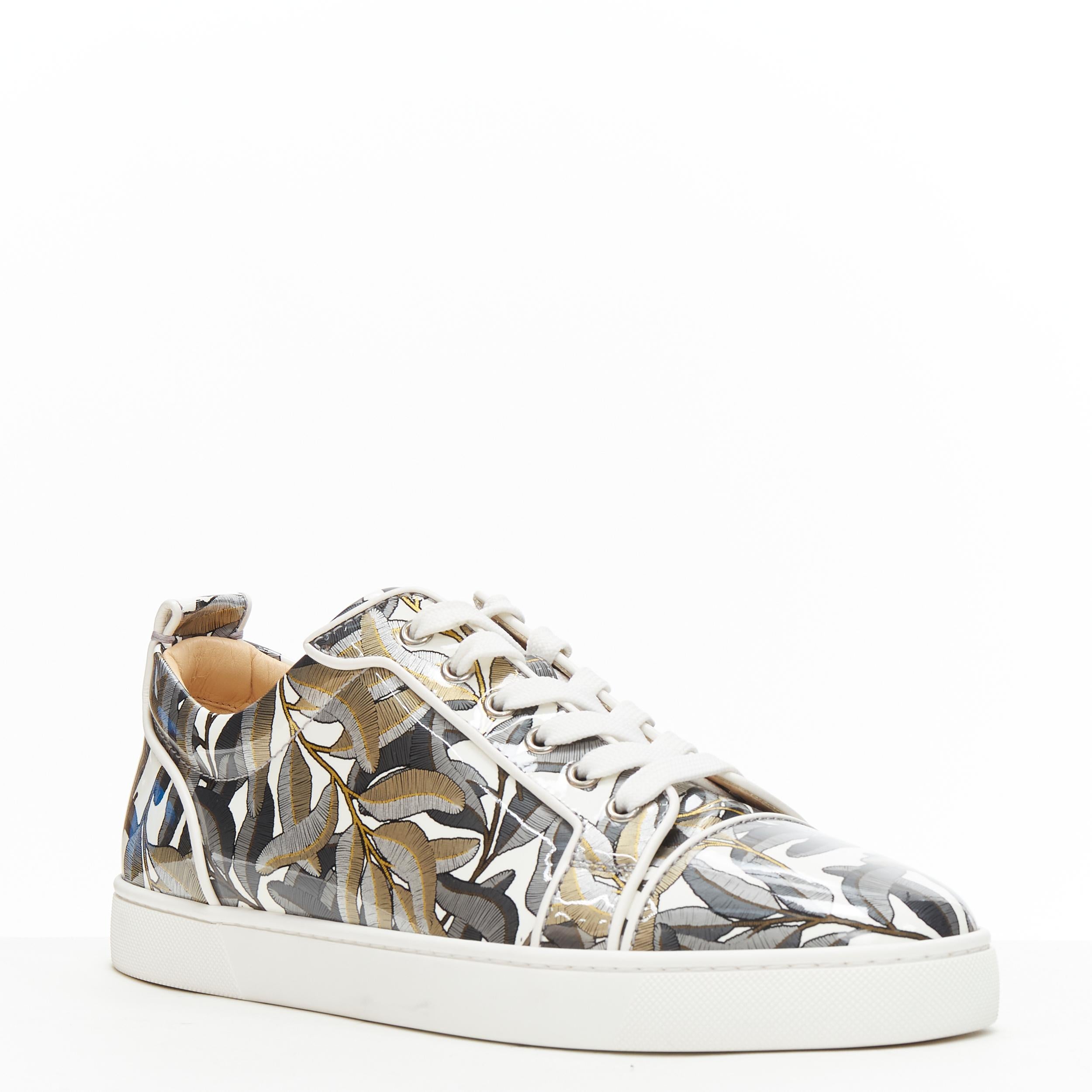 new CHRISTIAN LOUBOUTIN Louis grey leaf print patent low top sneaker EU42 
Reference: TGAS/B01254 
Brand: Christian Louboutin 
Model: Louis leaf print sneaker 
Material: Patent Leather 
Color: White 
Pattern: Abstract Closure: Lace Up 
Extra Detail: