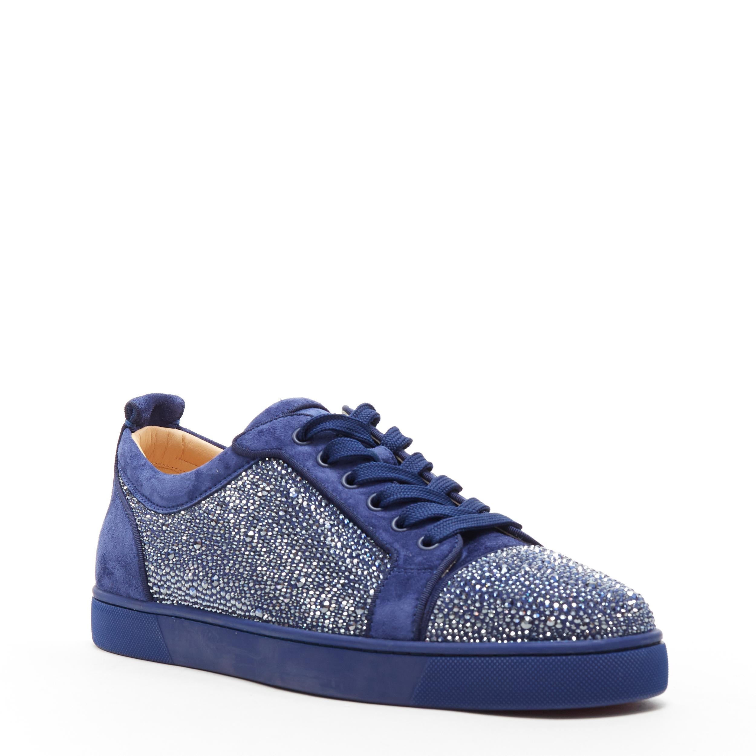 new CHRISTIAN LOUBOUTIN Louis Junior blue strass crystal low top sneaker EU43
Brand: Christian Louboutin
Designer: Christian Louboutin
Model Name / Style: Louis Junior
Material: Suede
Color: Blue
Pattern: Solid
Closure: Lace up
Extra Detail: Style