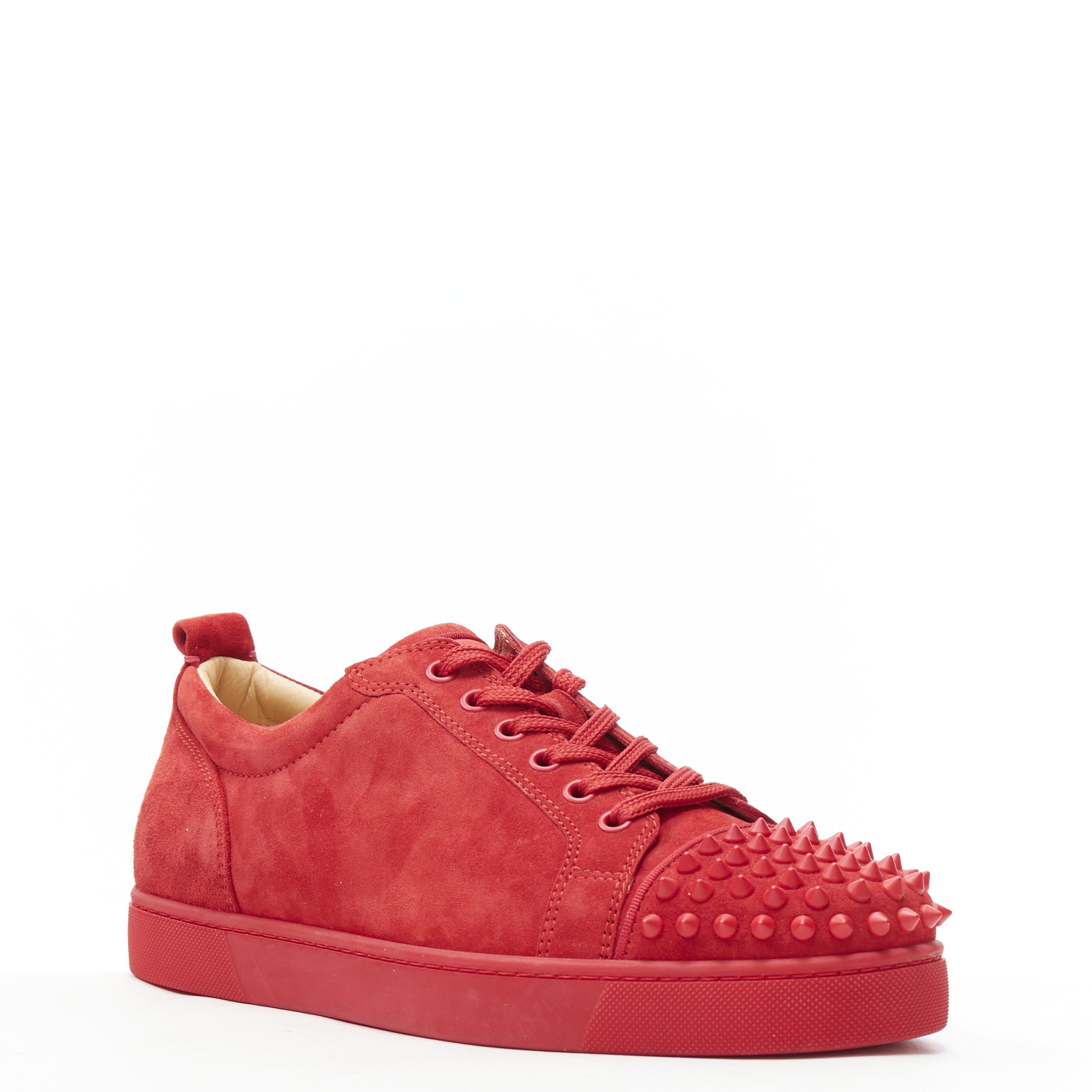 new CHRISTIAN LOUBOUTIN Louis Junior Spike red suede spike toe low sneaker EU42 
Reference: TGAS/B01075 
Brand: Christian Louboutin 
Designer: Christian Louboutin 
Model: Louis Junior Spike red suede 
Material: Suede 
Color: Red 
Pattern: Solid