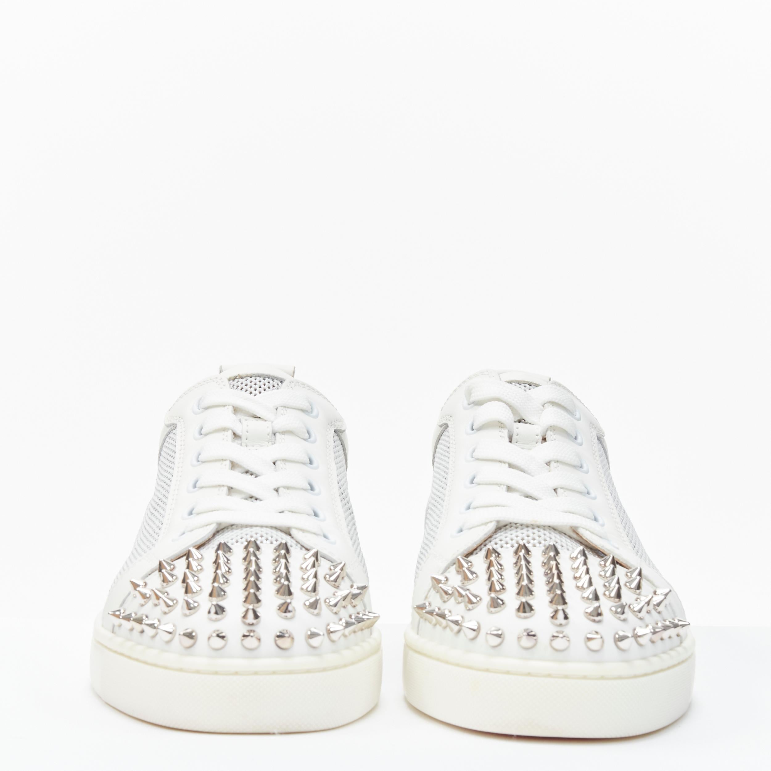 new CHRISTIAN LOUBOUTIN Louis Junior Spikes white silver low top sneakers EU40.5 Reference: TGAS/B01848 
Brand: Christian Louboutin 
Designer: Christian Louboutin 
Model: Louis Junior Spikes 
Material: Leather 
Color: White 
Pattern: Solid 
Extra