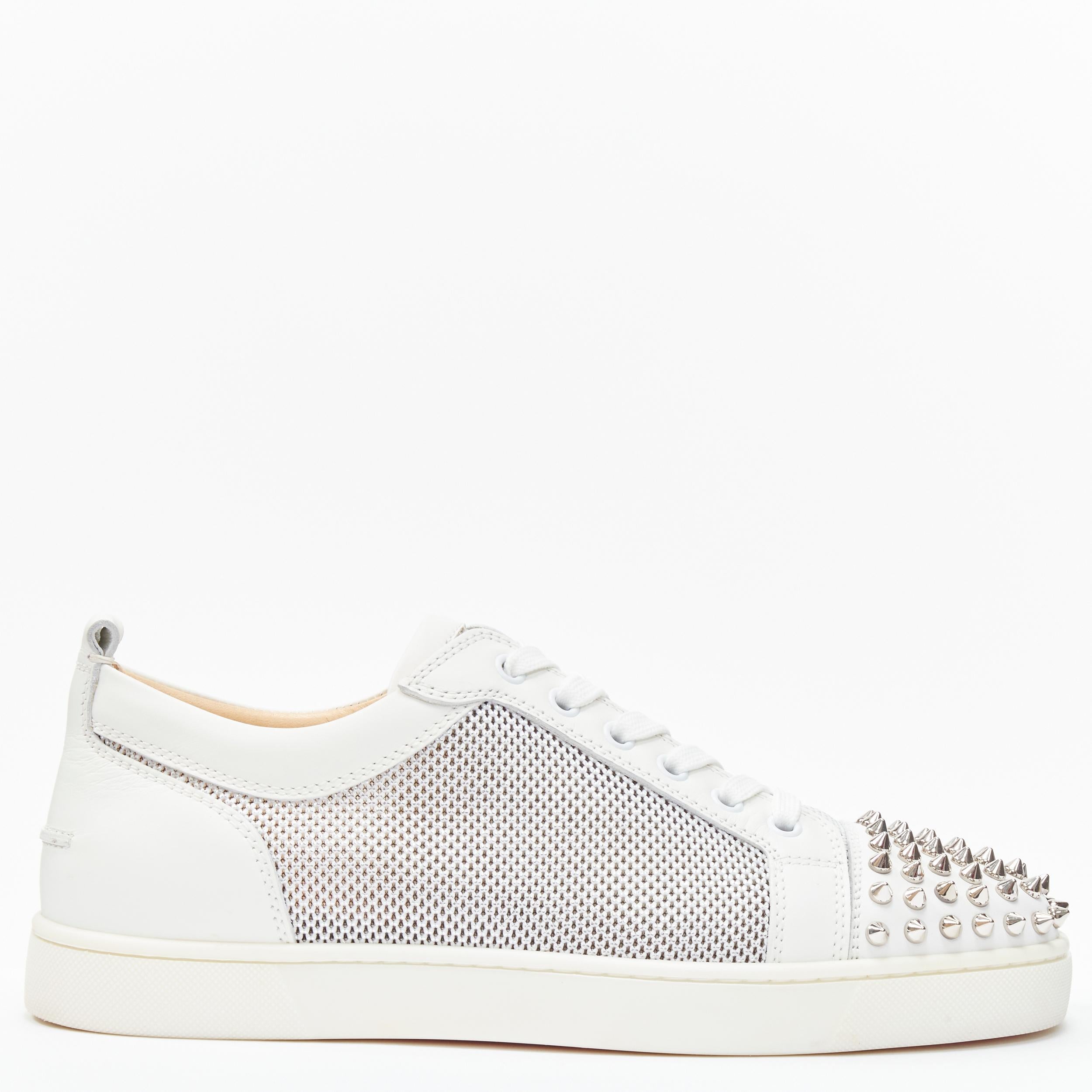 new CHRISTIAN LOUBOUTIN Louis Junior Spikes white silver low top sneakers EU40.5 
Reference: TGAS/B01848 
Brand: Christian Louboutin 
Designer: Christian Louboutin 
Model: Louis Junior Spikes 
Material: Leather 
Color: White 
Pattern: Solid Extra
