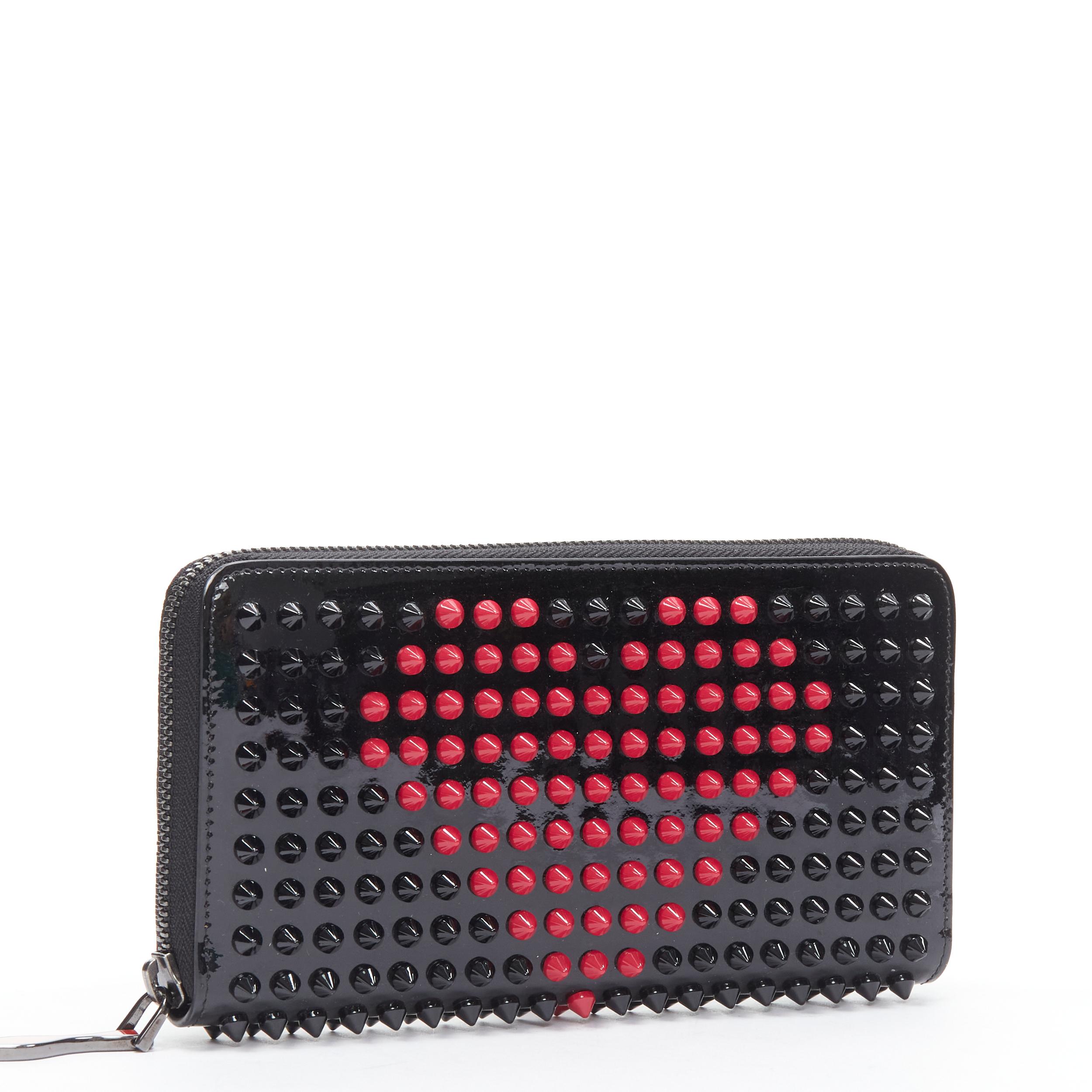 new CHRISTIAN LOUBOUTIN Panettone Valentines black patent pink heart spike stud continental wallet Reference: TGAS/B02175 
Brand: Christian Louboutin 
Material: Patent Leather 
Color: Black 
Pattern: Solid 
Closure: Zip 
Made in: Italy 

CONDITION: