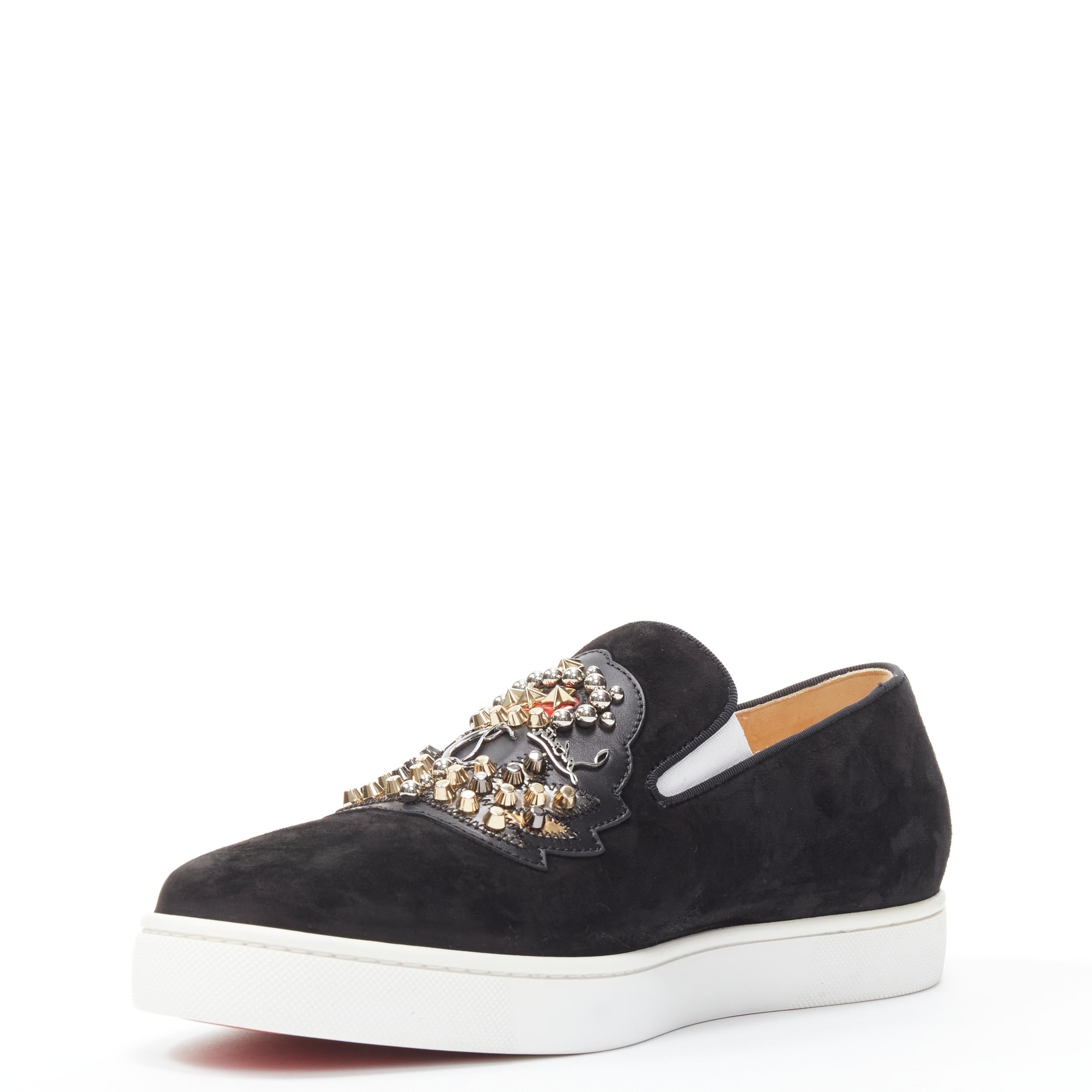 new CHRISTIAN LOUBOUTIN Pik Boat CL crest studded black suede sneaker EU40.5 In Excellent Condition In Hong Kong, NT