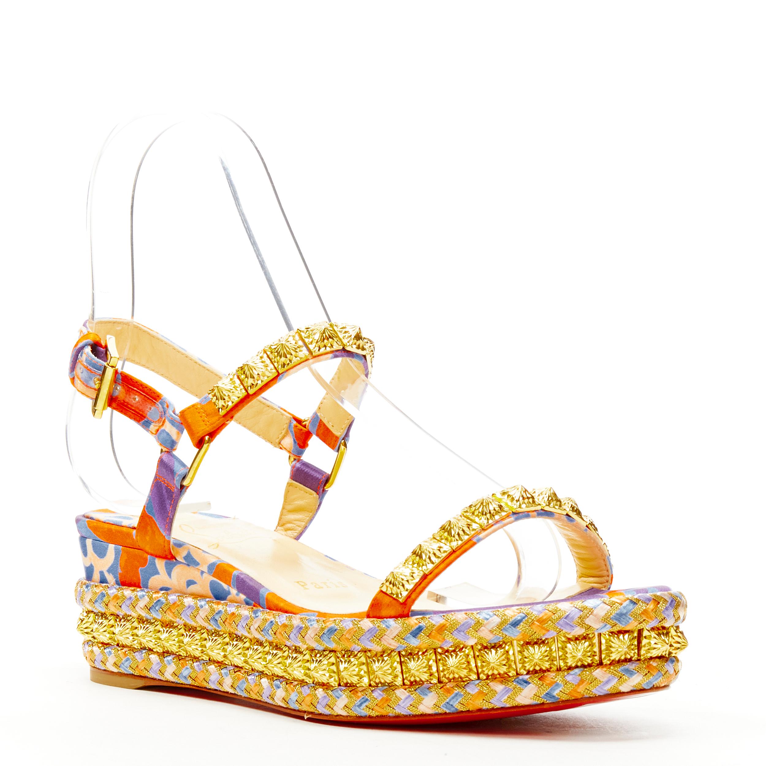 new CHRISTIAN LOUBOUTIN Pyraclou 60 Crepe Satin Raoul gold stud platforms EU36 
Reference: TGAS/C01139 
Brand: Christian Louboutin 
Designer: Christian Louboutin 
Model: Pyraclou 60 
Material: Satin 
Color: Blue 
Pattern: Abstract 
Closure: Ankle