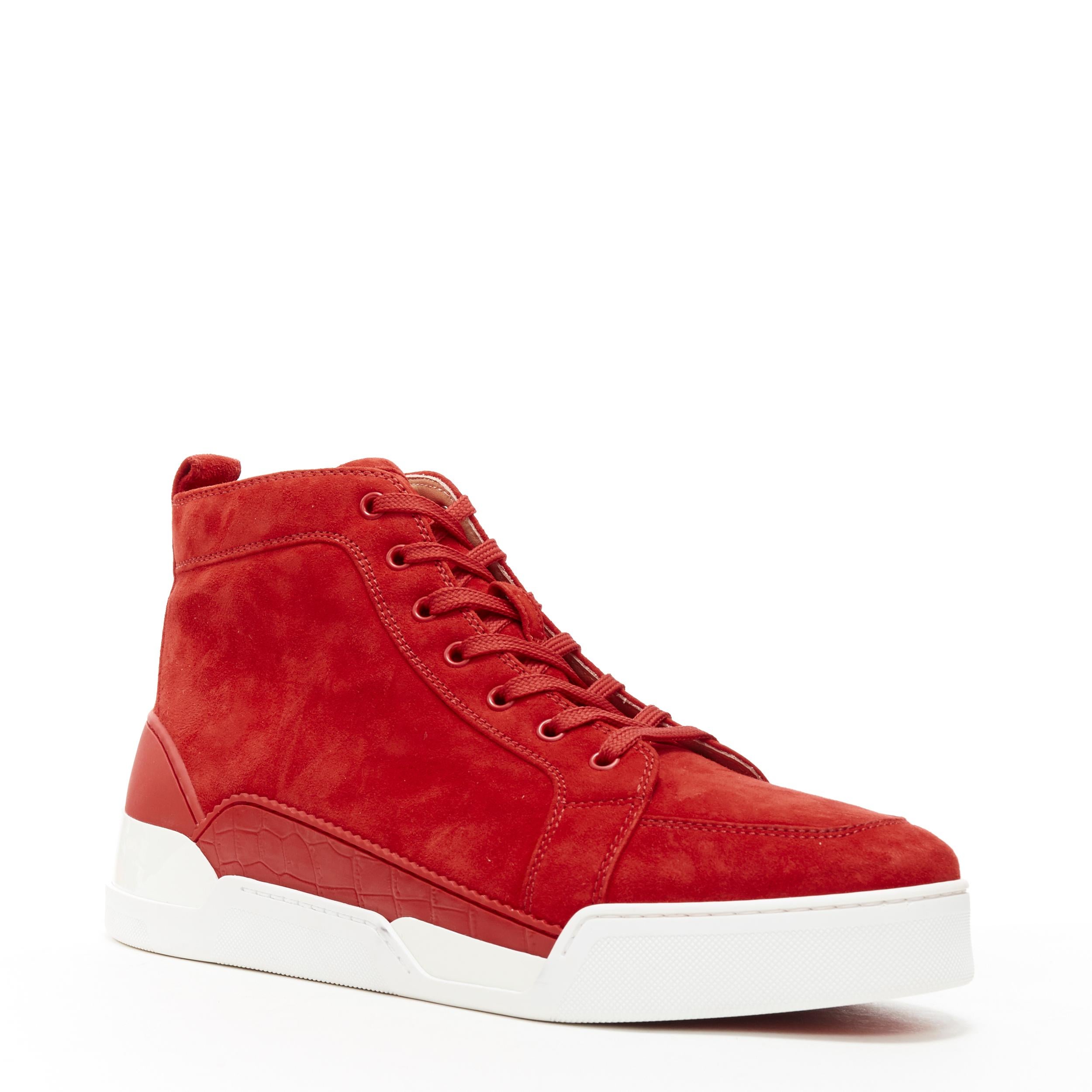 new CHRISTIAN LOUBOUTIN Rankick Flat Loubi red suede high top sneakers EU45
Brand: Christian Louboutin
Designer: Christian Louboutin
Model Name / Style: Rankick Flat
Material: Suede
Color: Red
Pattern: Solid
Closure: Lace up
Extra Detail: Style