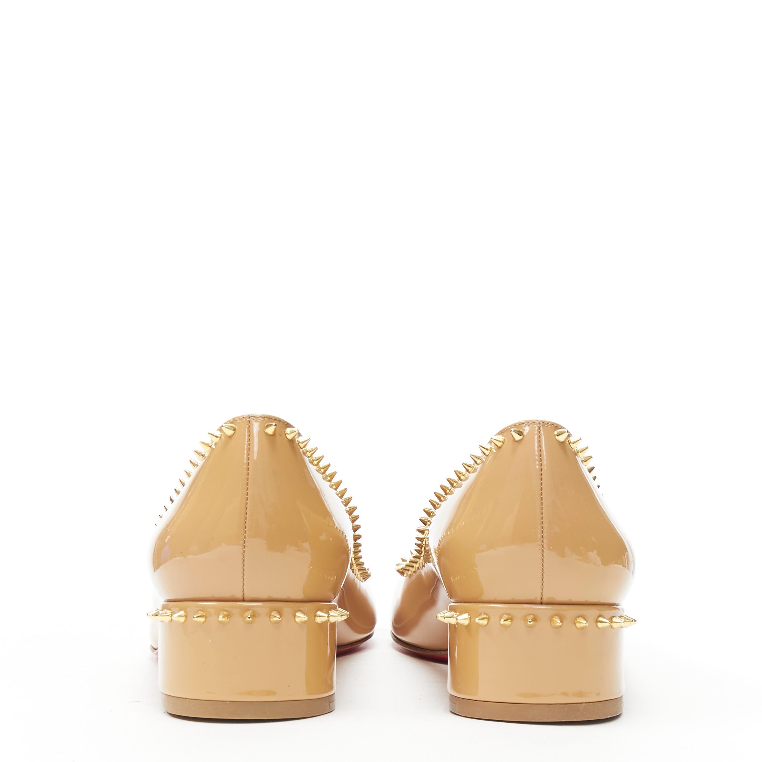 new CHRISTIAN LOUBOUTIN Treliliane nude patent gold spike stud block heel EU39 In New Condition In Hong Kong, NT