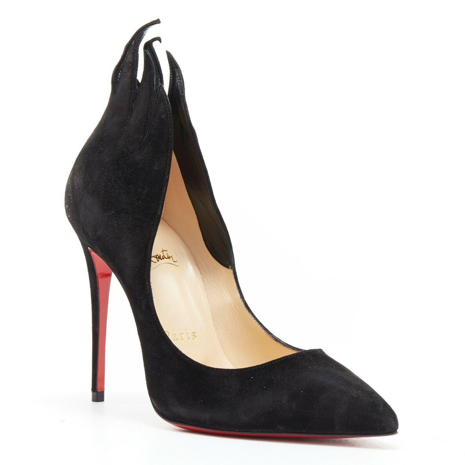 new CHRISTIAN LOUBOUTIN Victorina 100 black suede flame point toe pumps EU36

CHRISTIAN LOUBOUTIN
Victorina 100. Jagged flame-inspired trims cutout topline . Pointed toe. Stiletto heel. Signature Pigalle pumps. Slip on style. Tan leather lining and