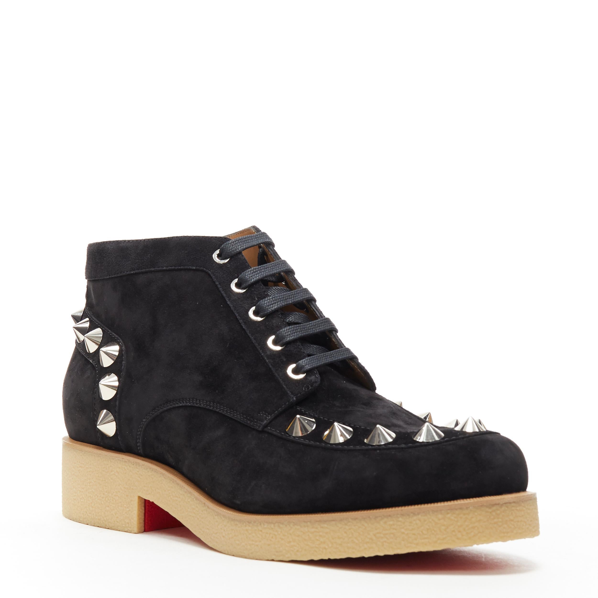 new CHRISTIAN LOUBOUTIN Yannick Flat black suede spike stud creeper boots EU42
Brand: Christian Louboutin
Designer: Christian Louboutin
Collection: AW18
Model Name / Style: Yannick
Material: Suede
Color: Black
Pattern: Solid
Closure: Lace up
Extra