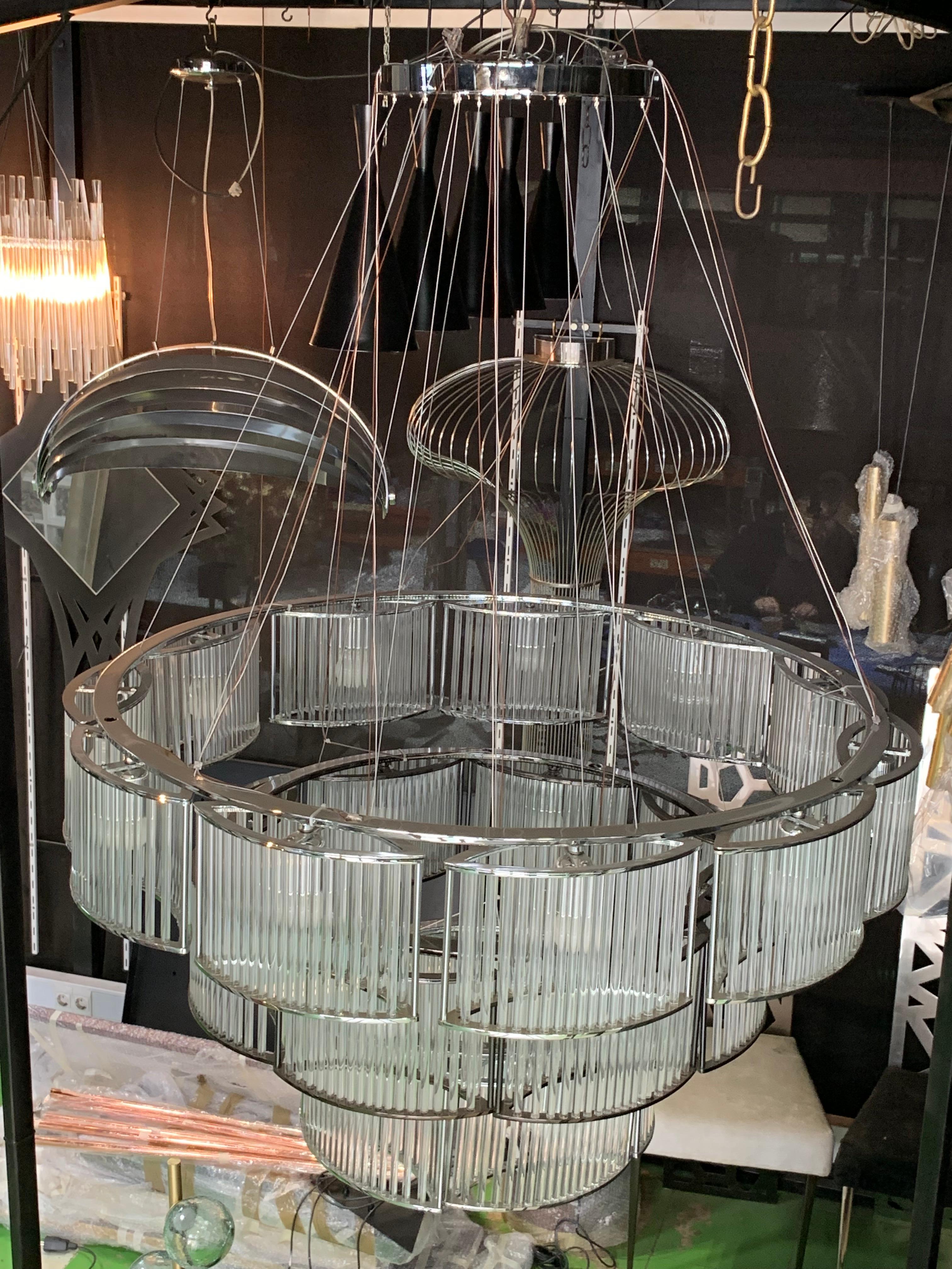 Moderne Lustre circulaire en chrome et verre, Neuf en vente