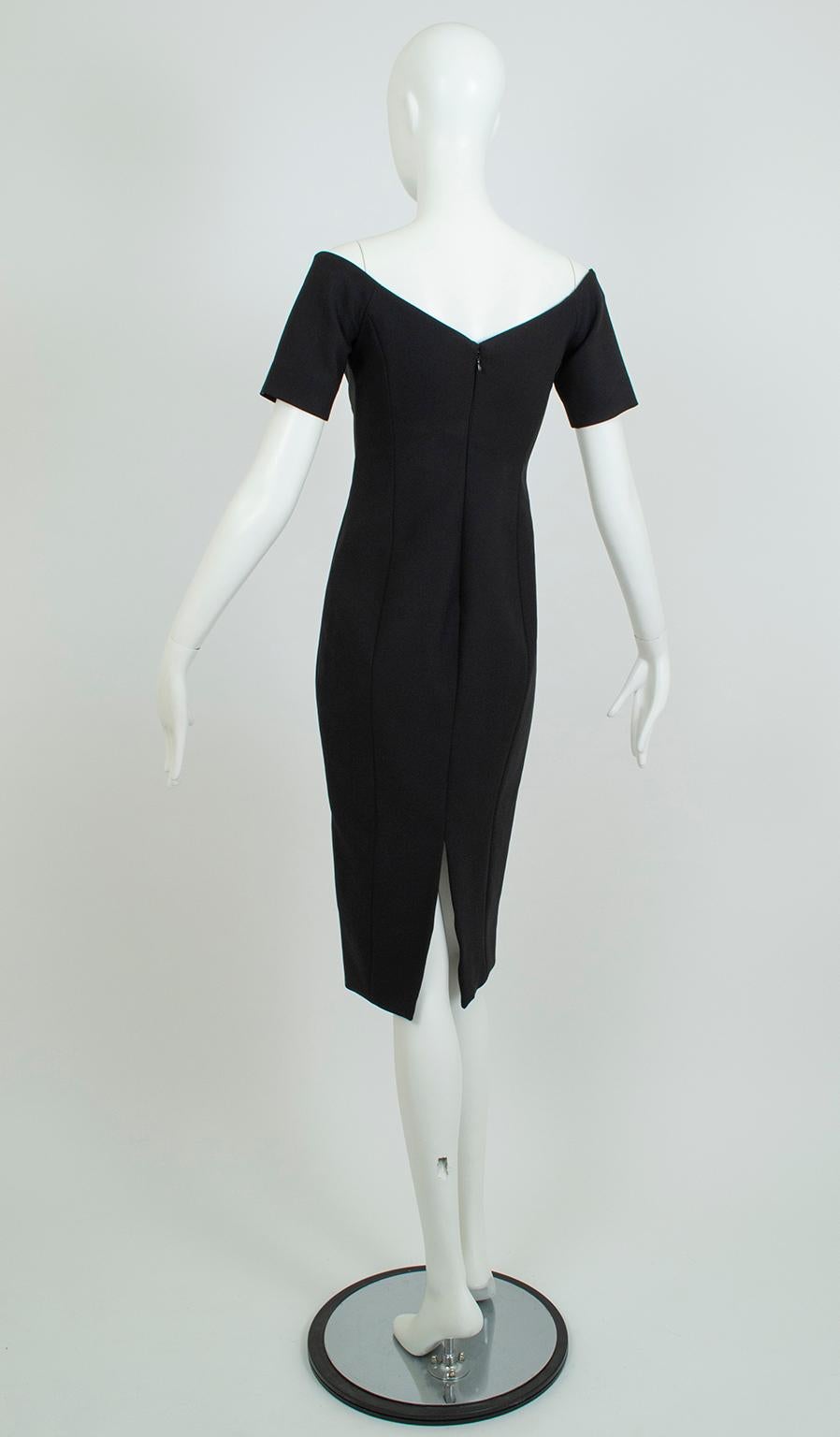 Nuovo Cinq a Sept Nero Off-Shoulder Portrait Neck Cocktail Sheath Dress -XS, 2019 in vendita 1