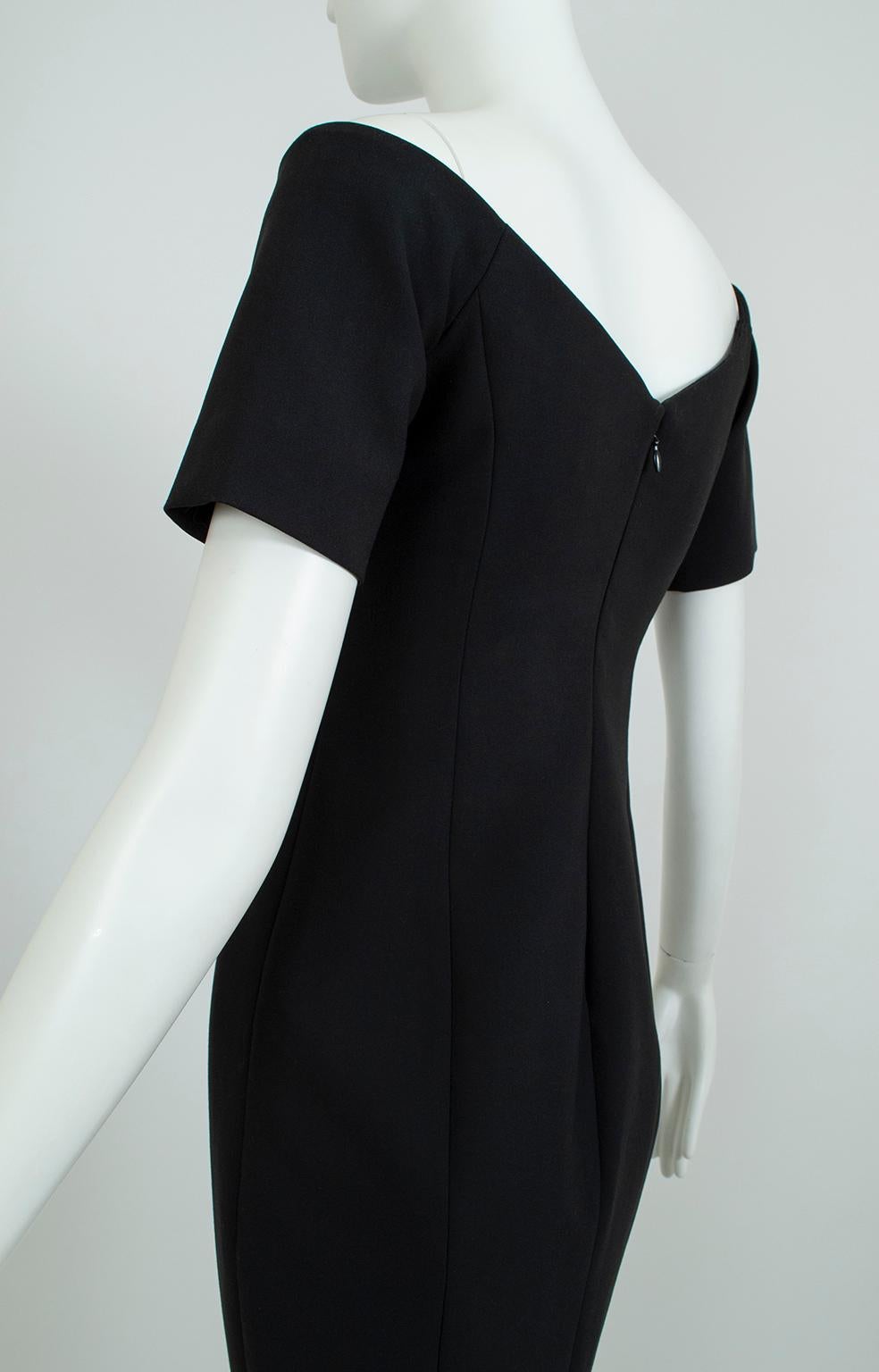 Women's New Cinq à Sept Black Off-Shoulder Portrait Neck Cocktail Sheath Dress –XS, 2019 For Sale