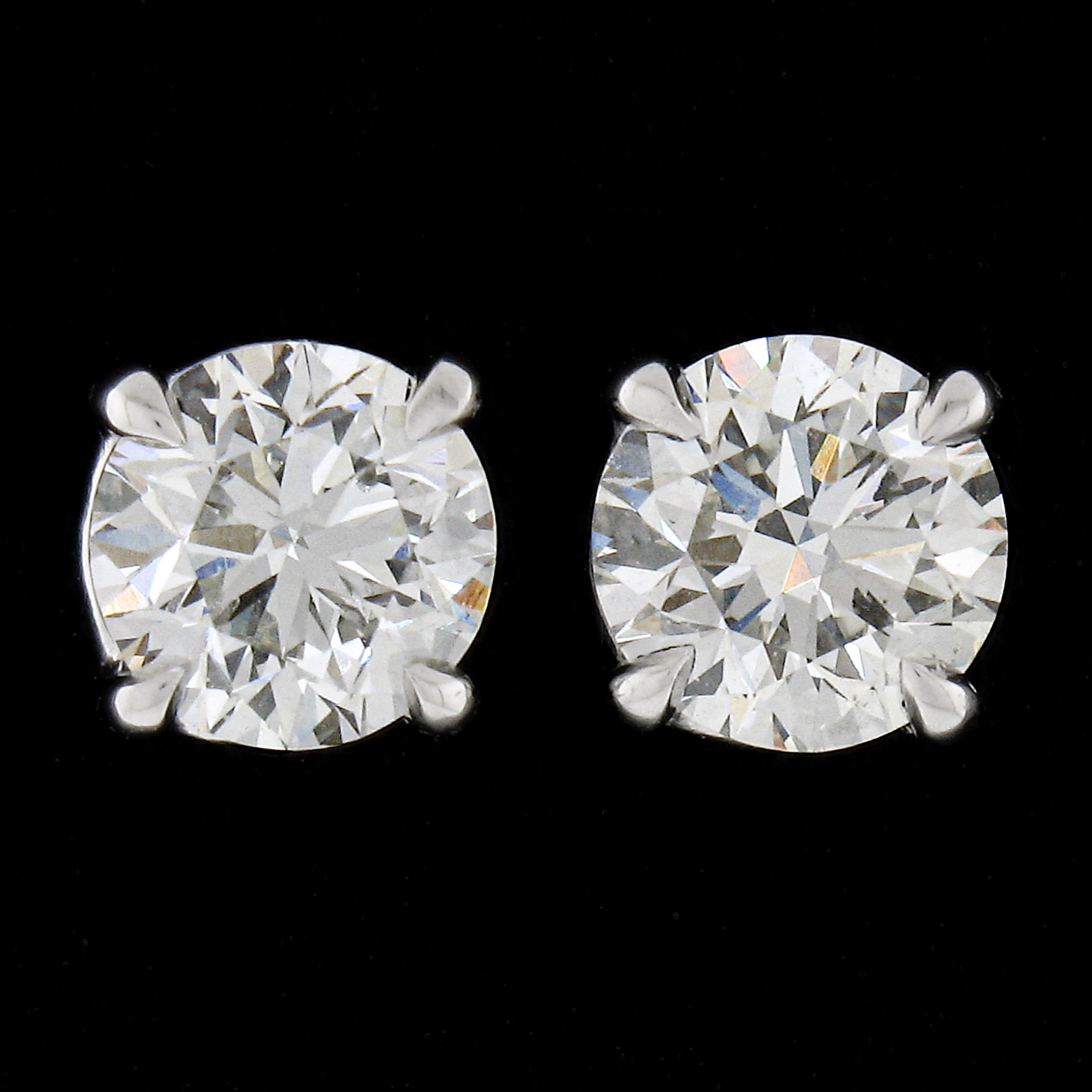 NOUVEAU Clous d'oreilles classiques en or blanc 14 carats avec diamants taille brillant rond de 0,80 carat certifiés GIA Neuf - En vente à Montclair, NJ