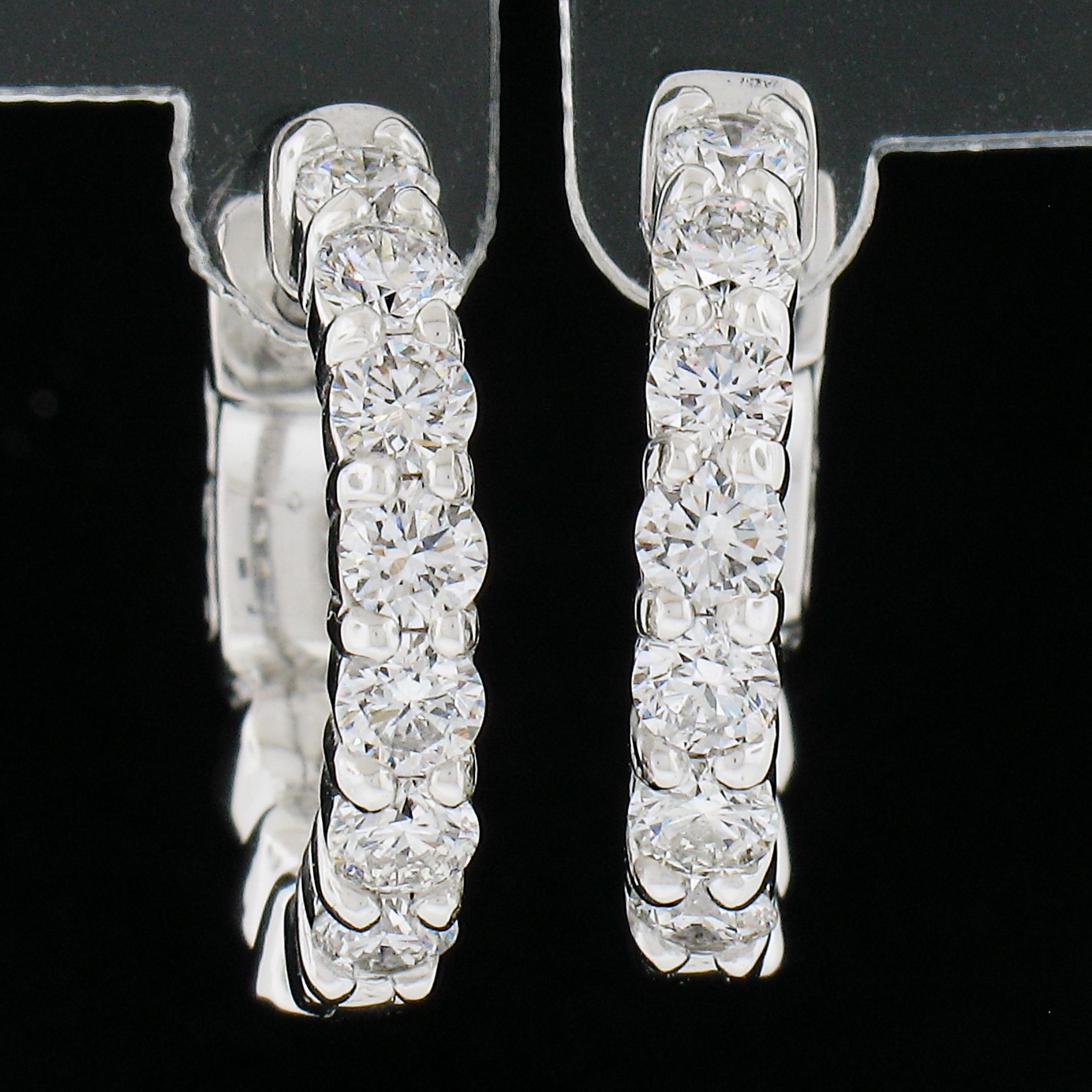 --Pietre: --
(14) Diamanti naturali autentici - Taglio rotondo Brilliante - Incastonati - Colore F/G - Purezza VS1/VS2
Peso totale dei carati:	0,91 (esatto)

Materiale: Oro bianco massiccio 14k
Peso: 3,8 grammi
Supporto:	Posti con chiusura a scatto