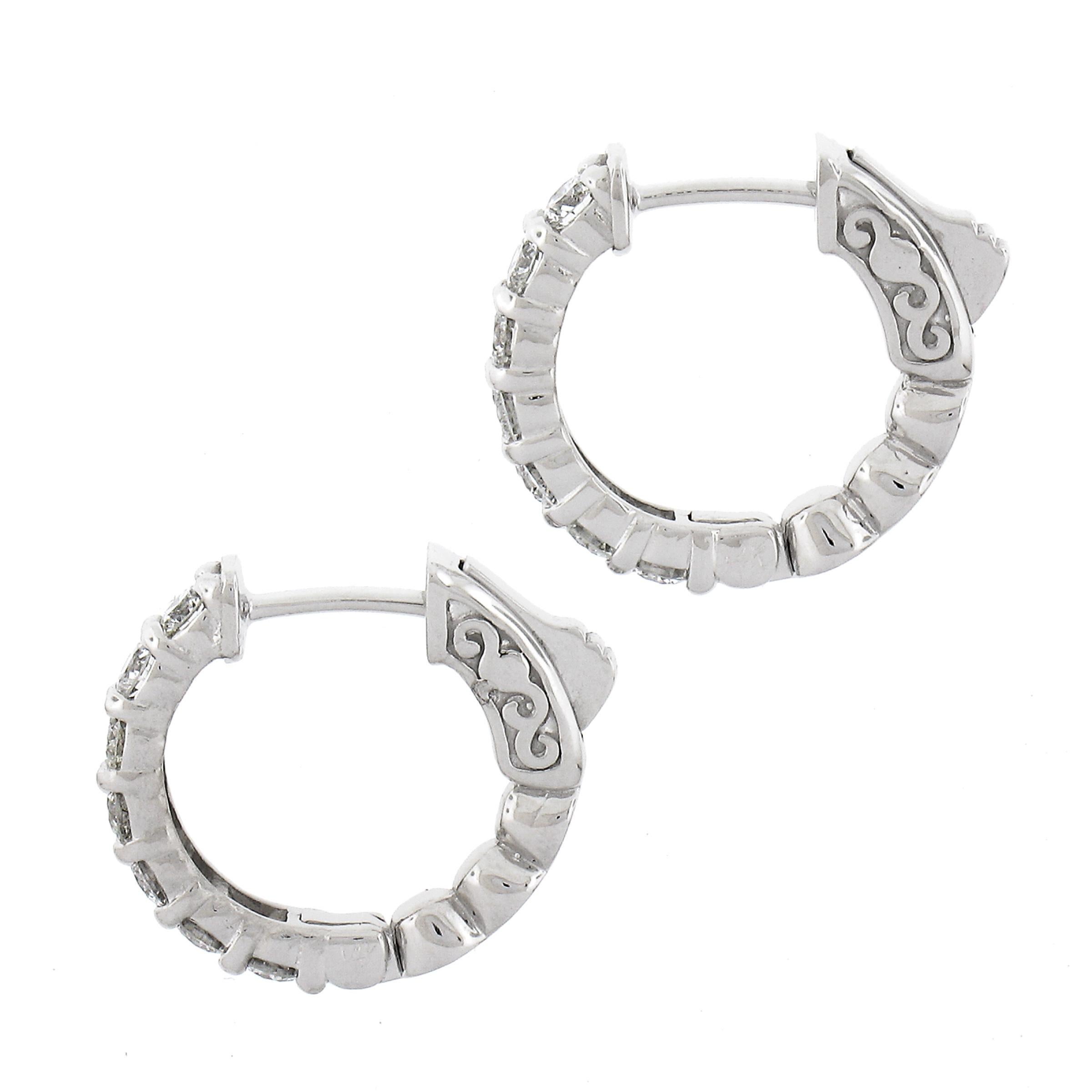 NUOVI Orecchini a cerchio classici in oro bianco 14k con diamante da 15,4 mm a scatto In condizioni Nuovo in vendita a Montclair, NJ