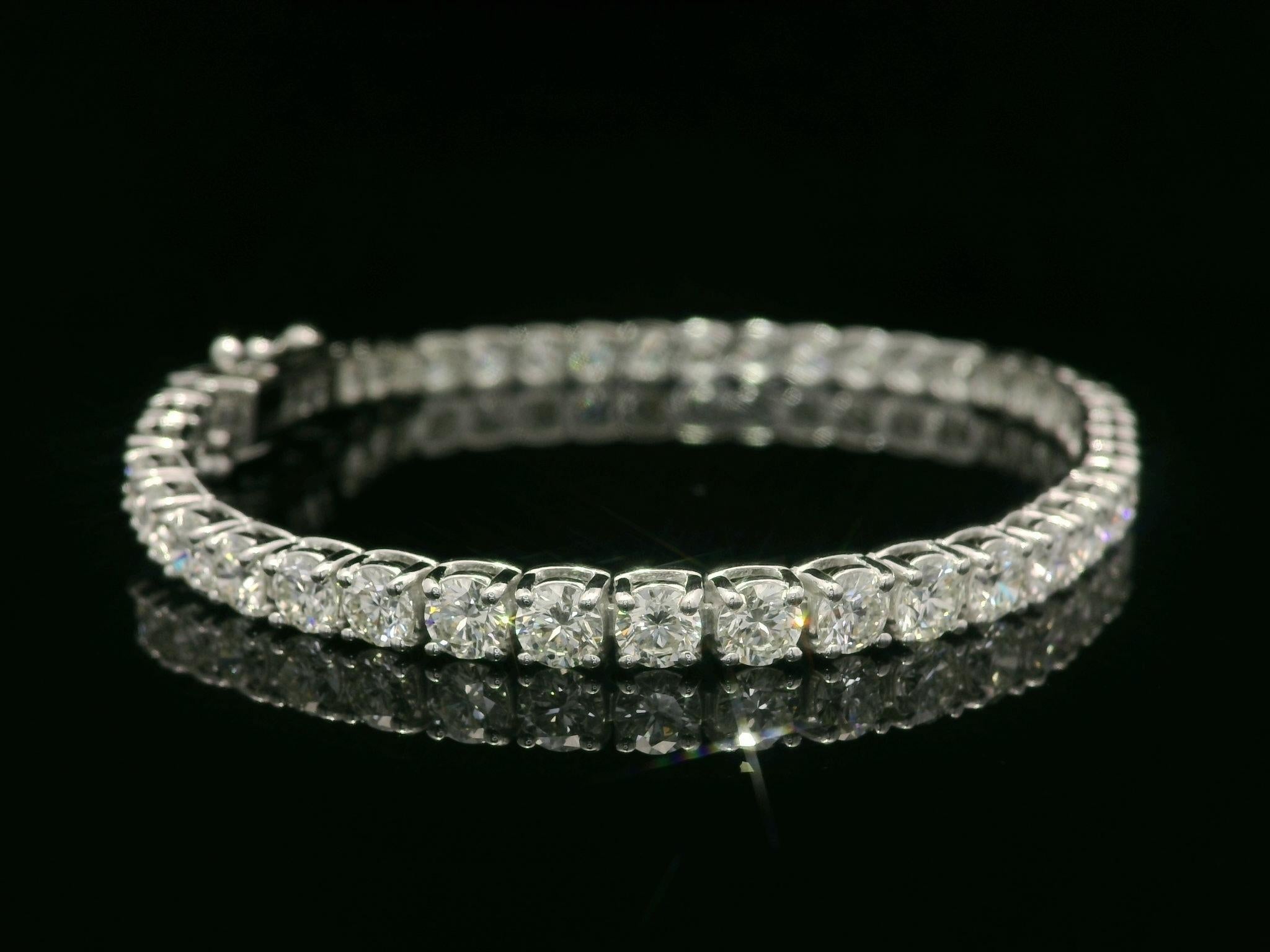 Brilliant Cut New Classic 14k White Gold 8.87ctw Round Cut VS Diamond Line Tennis Bracelet