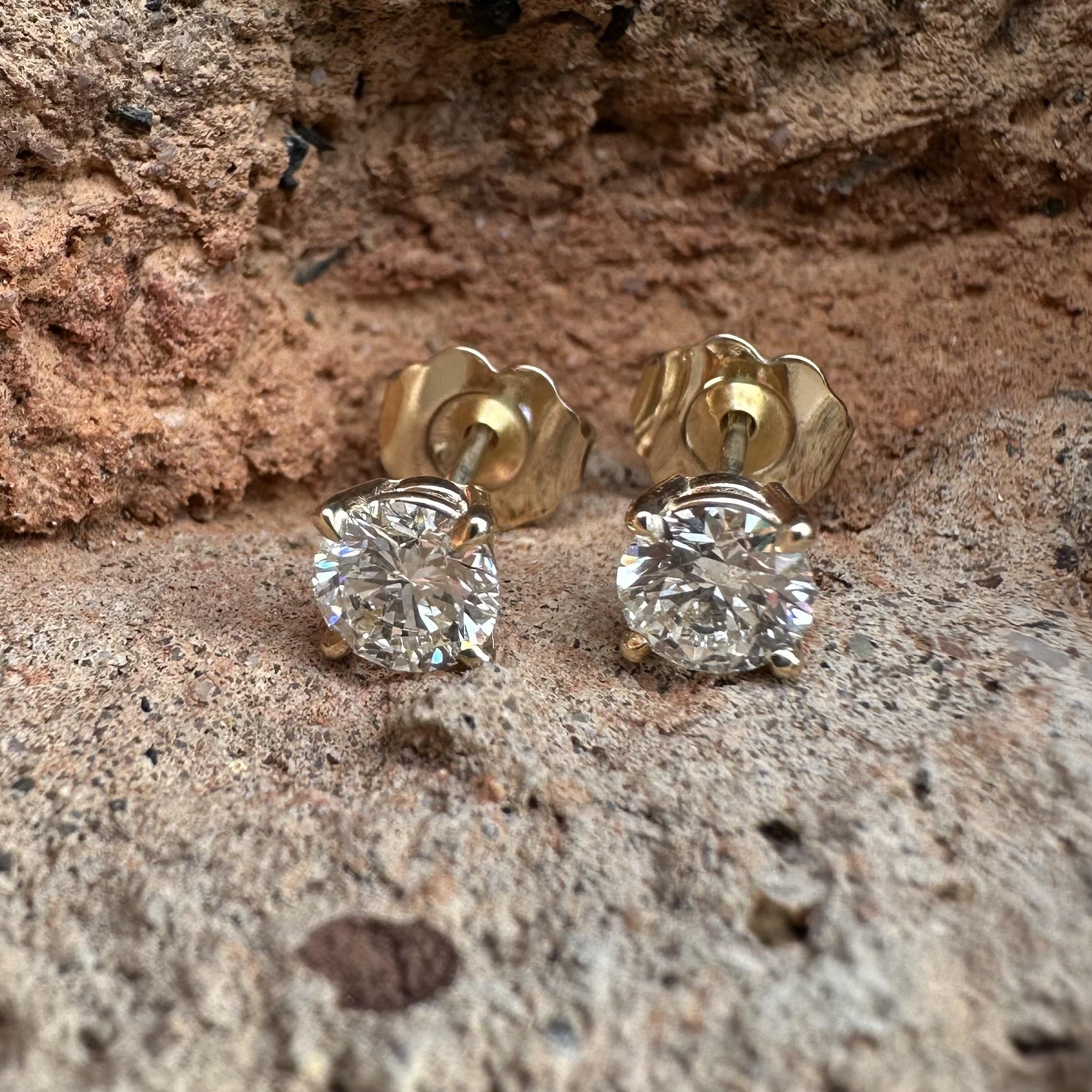 Nuovi orecchini classici in oro giallo 14k 0,69ctw H VS con diamanti incastonati a 4 punte in vendita 9