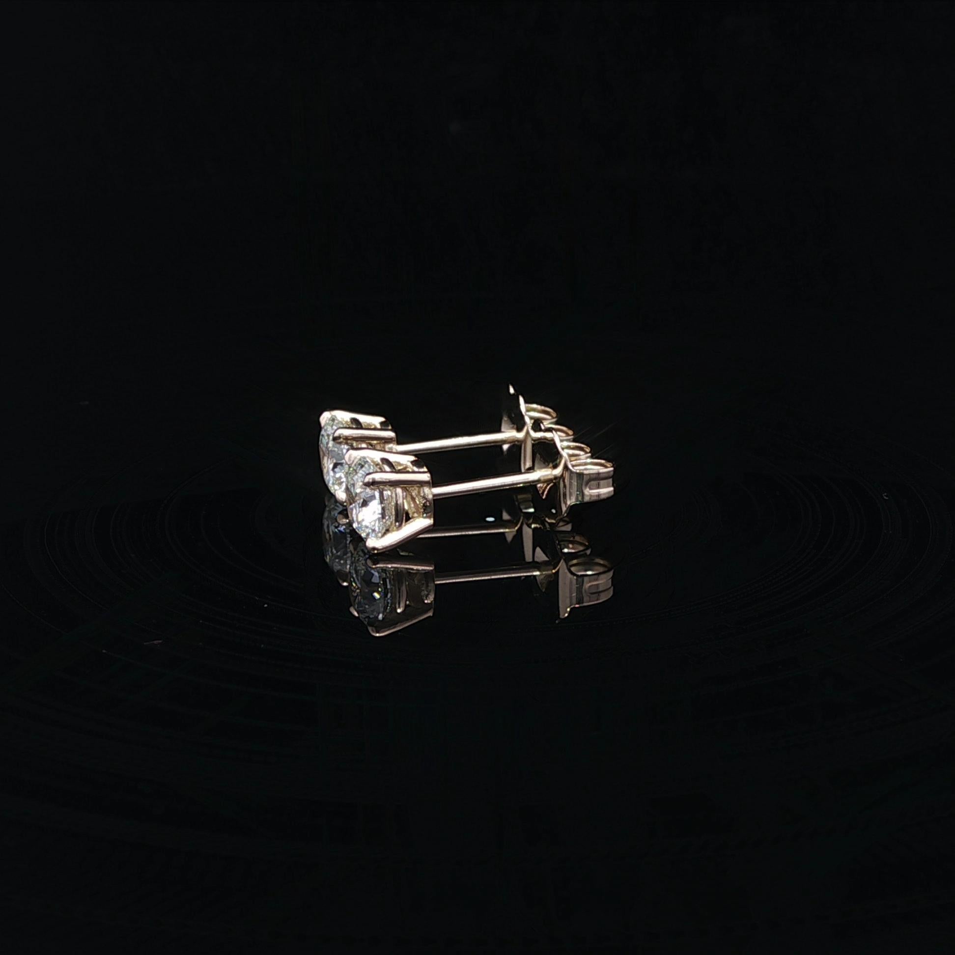 Donna Nuovi orecchini classici in oro giallo 14k 0,69ctw H VS con diamanti incastonati a 4 punte in vendita