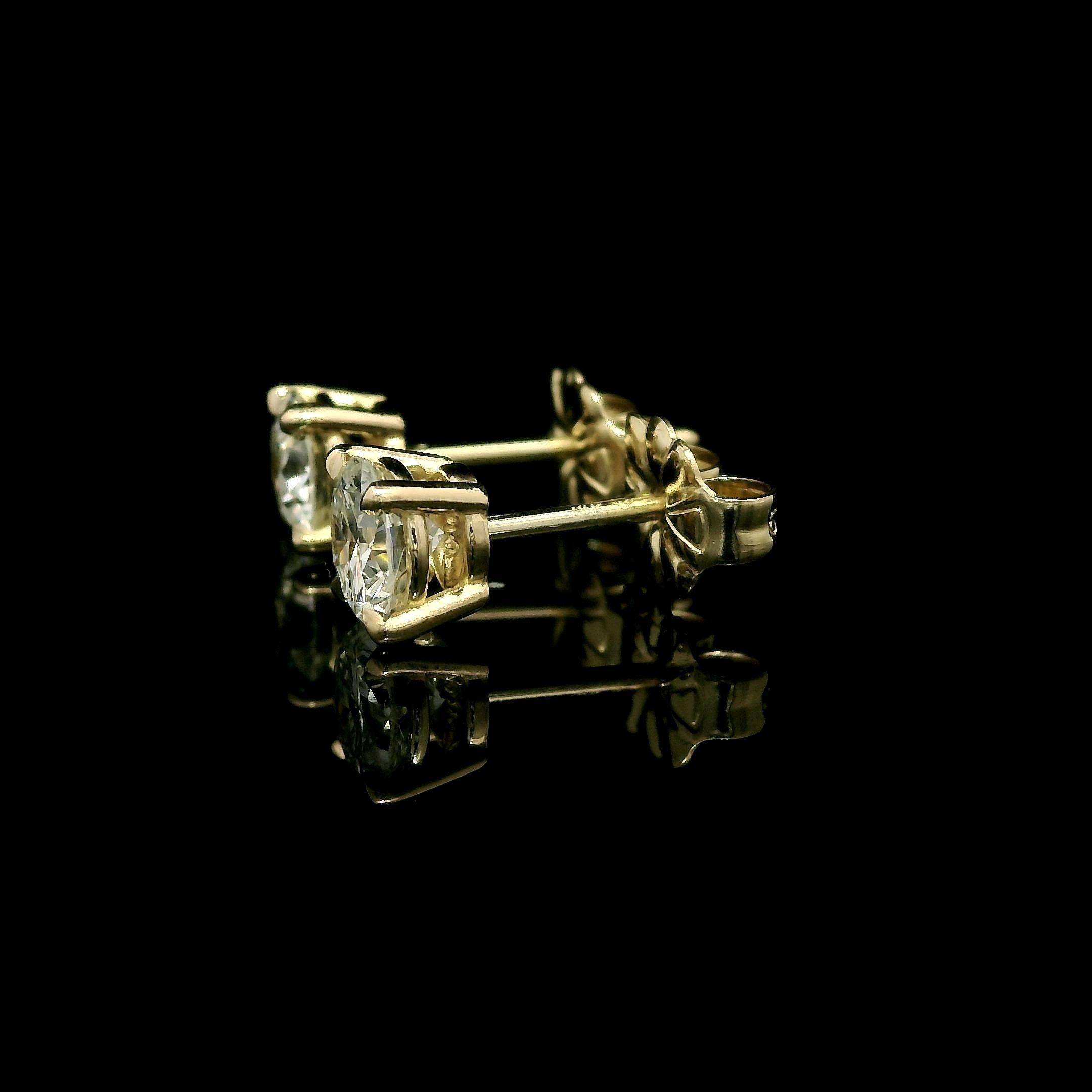 Taglio brillante NUOVO Orecchini classici in oro giallo 14k con diamante da 0,75 carati a 4 punte in vendita