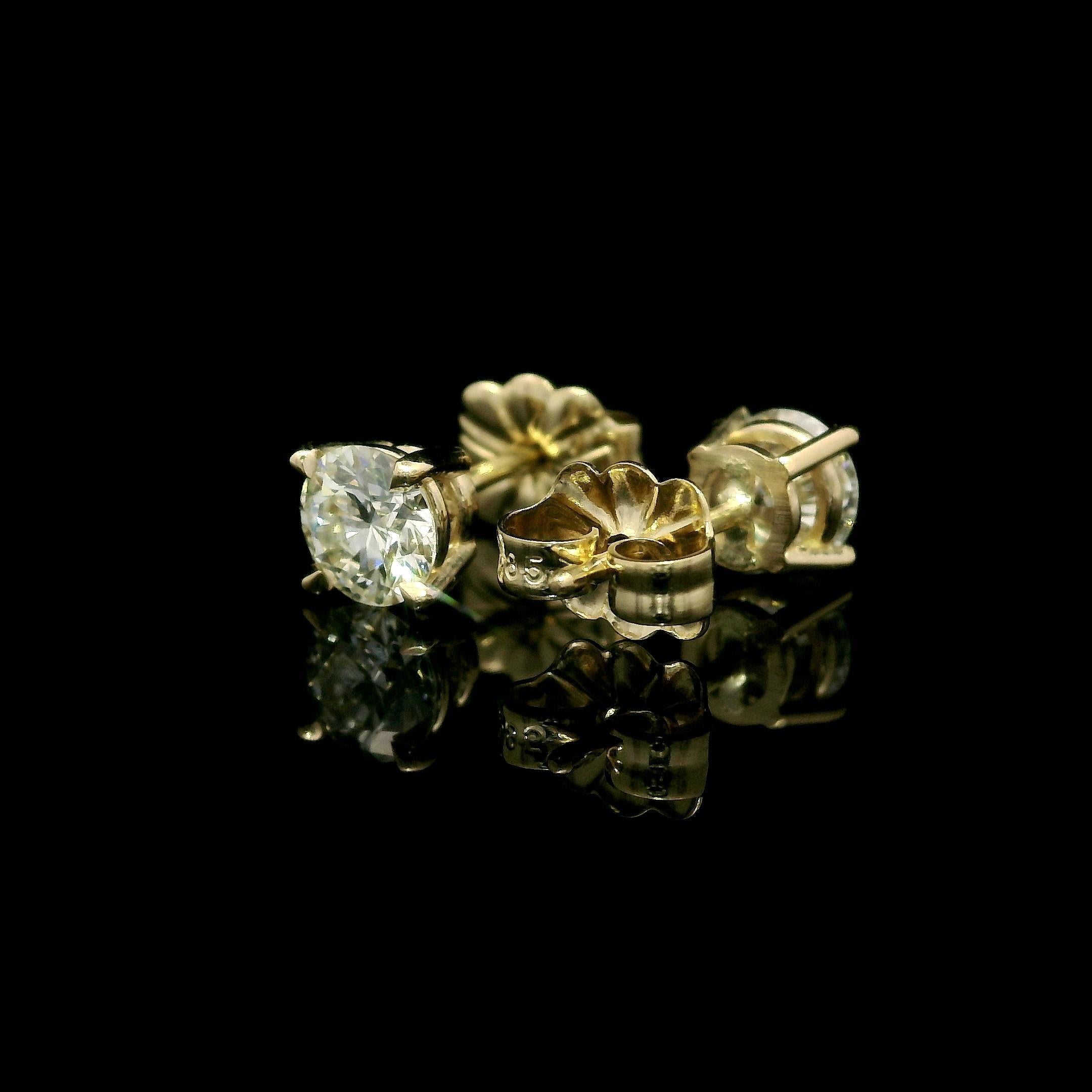 NUOVO Orecchini classici in oro giallo 14k con diamante da 0,75 carati a 4 punte in vendita 1