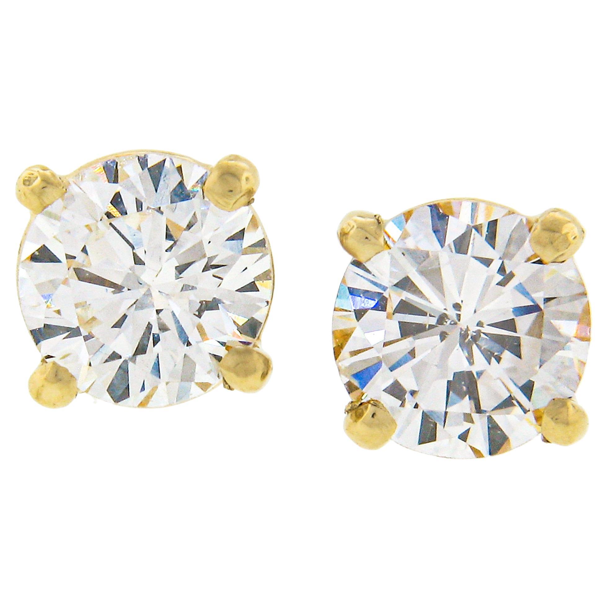 NEW Classic 14k Yellow Gold 0.82ctw Round Brilliant Diamond Prong Stud Earrings For Sale