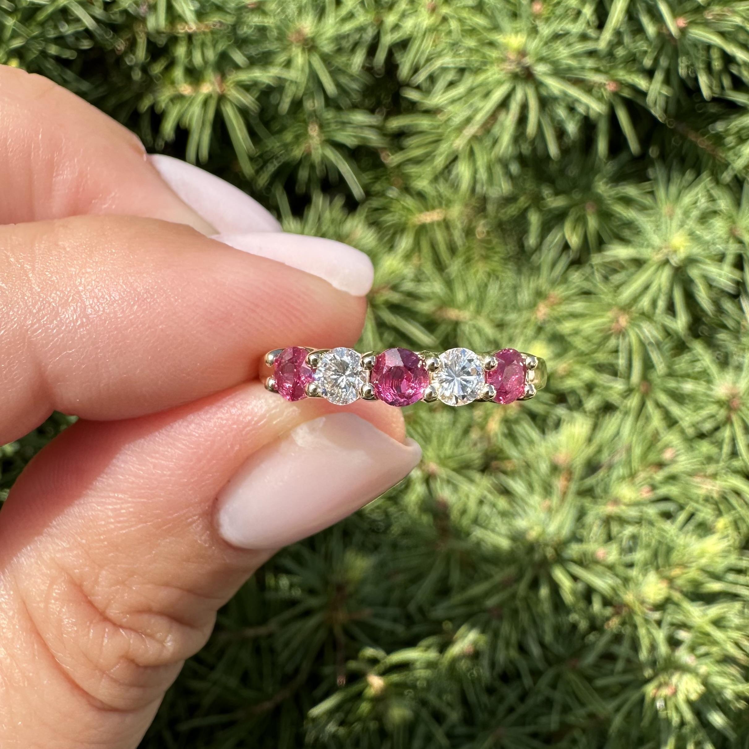 New Classic 14k Yellow Gold 0.91ctw Alternating Ruby & Diamond Stack Band Ring en vente 7