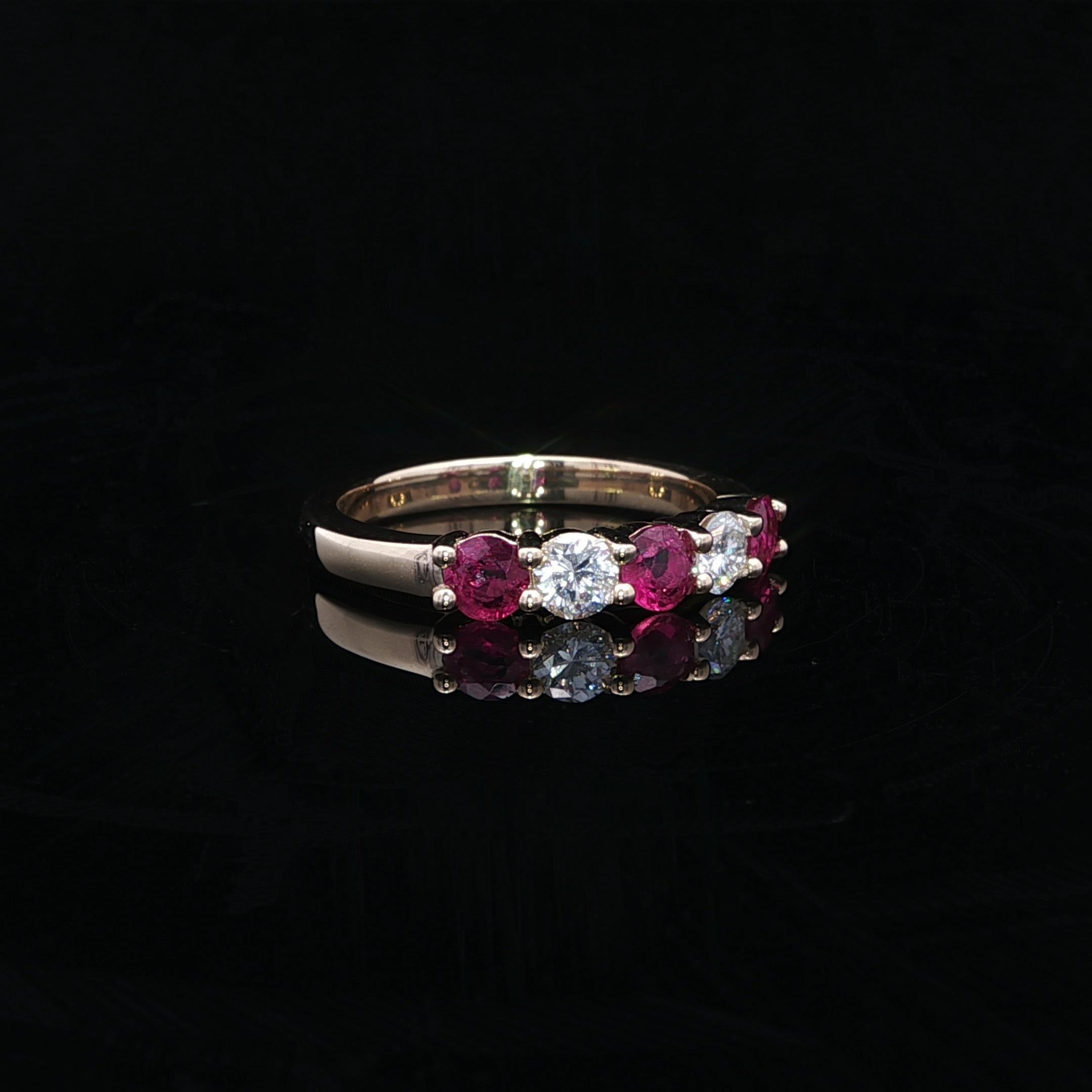 Taille brillant New Classic 14k Yellow Gold 0.91ctw Alternating Ruby & Diamond Stack Band Ring en vente