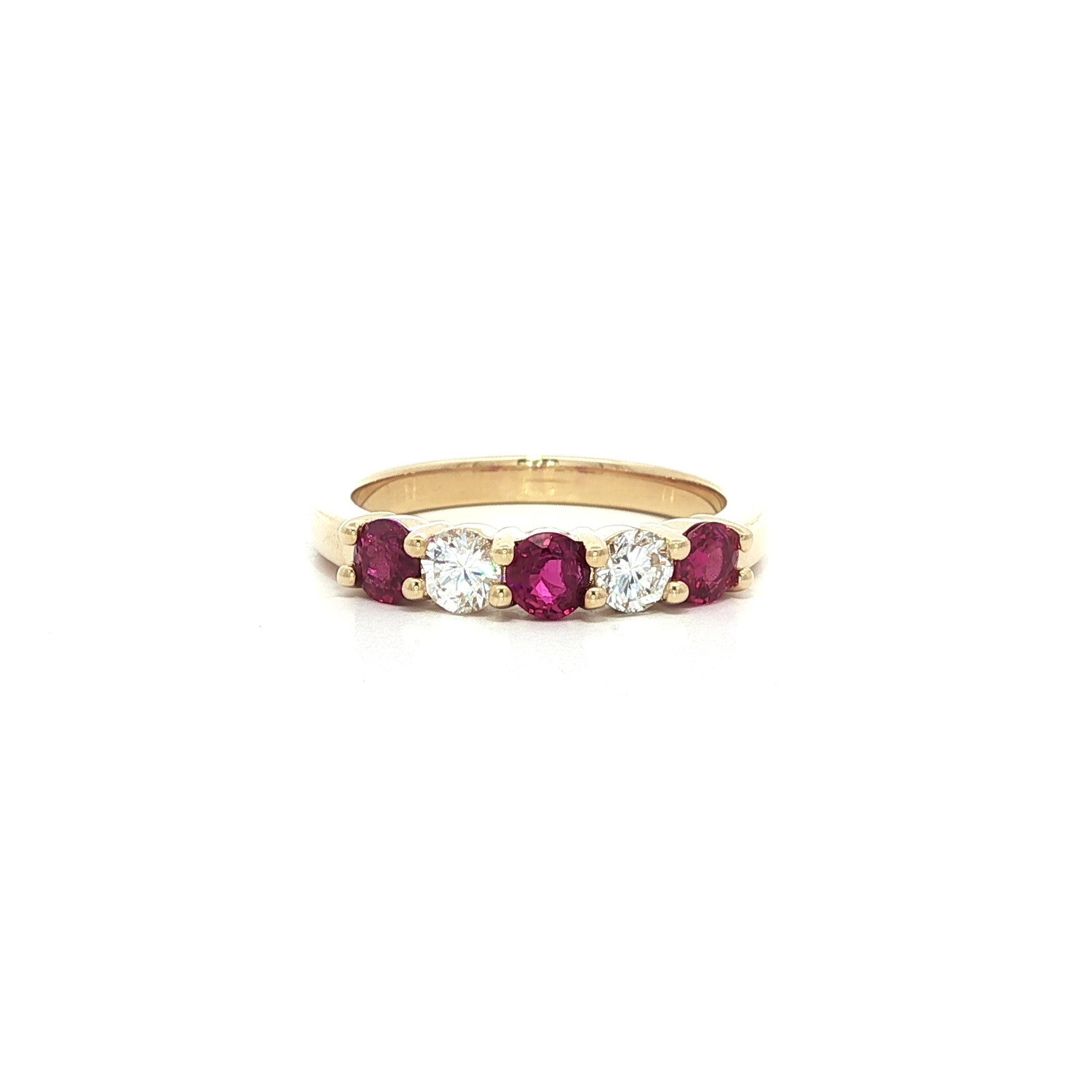 New Classic 14k Yellow Gold 0.91ctw Alternating Ruby & Diamond Stack Band Ring Pour femmes en vente