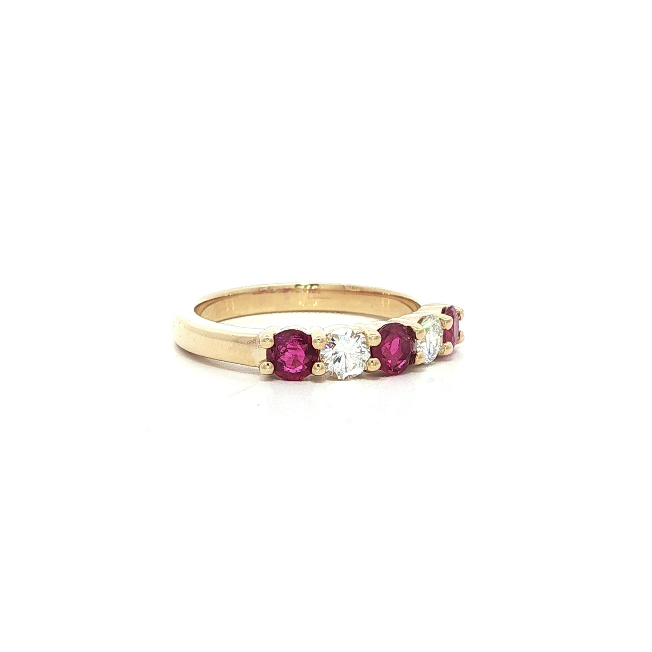 New Classic 14k Yellow Gold 0.91ctw Alternating Ruby & Diamond Stack Band Ring en vente 1