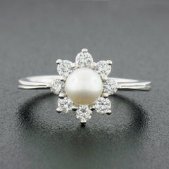 New Classic 18k White Gold Pearl 0.40ct Round Diamond Flower Cluster Ring