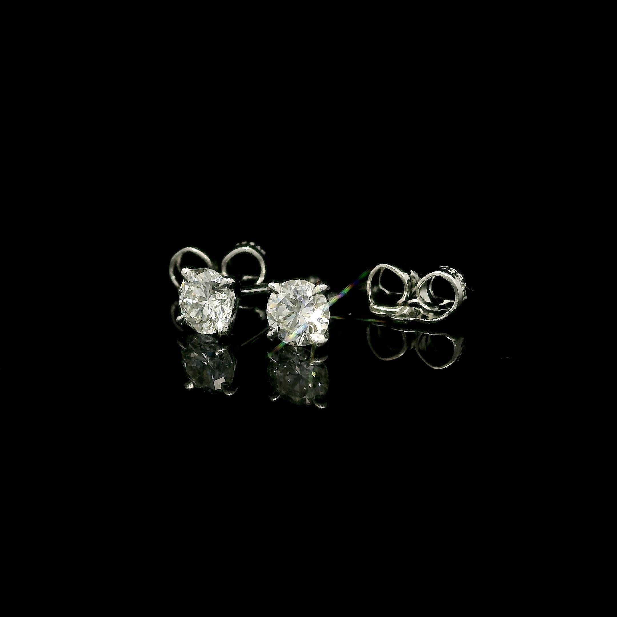Taglio brillante NUOVO Orecchini classici in platino 0,40ctw VS G Round Martini Set Diamond Stud Earrings in vendita