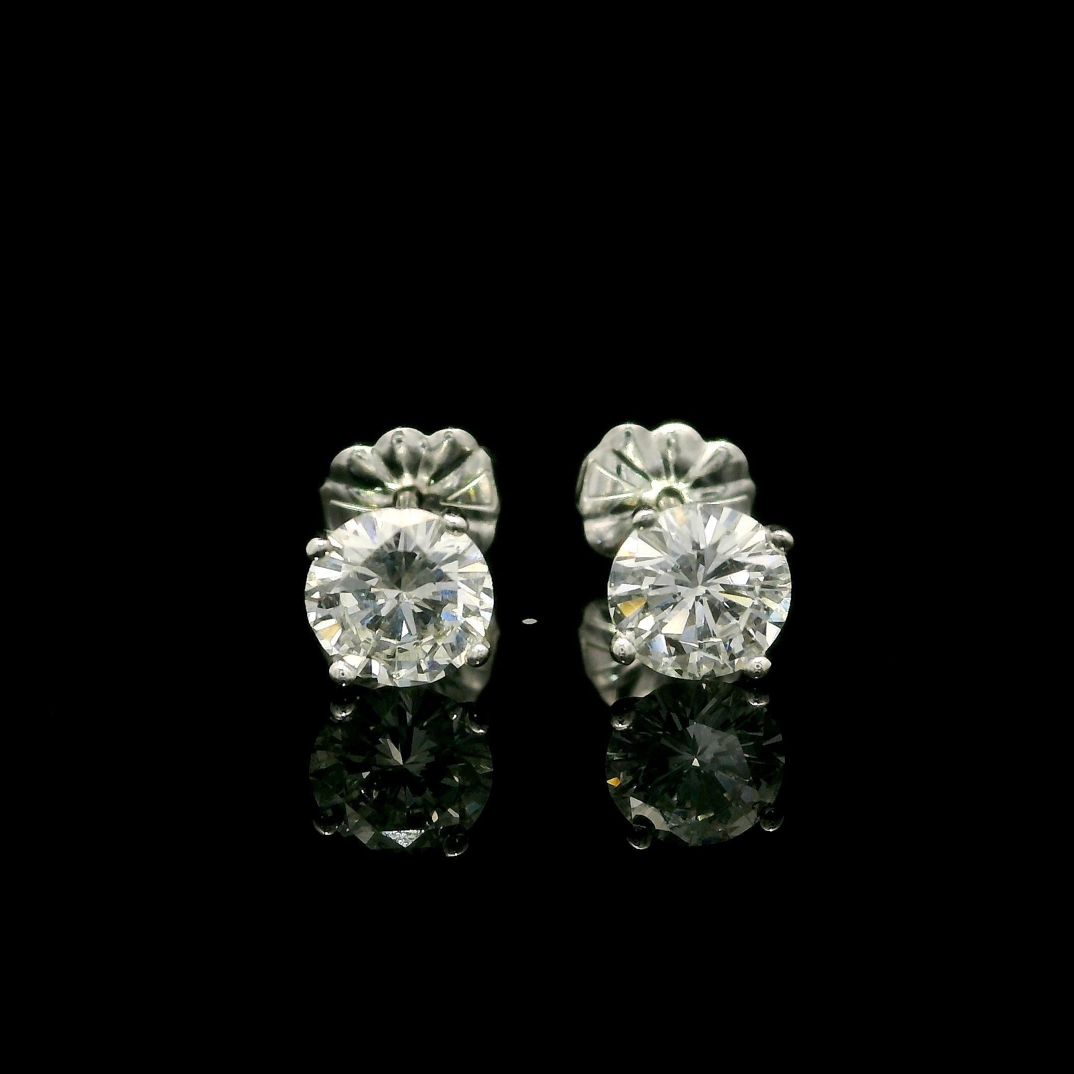Nuovi orecchini classici in oro bianco massiccio 14k con diamante rotondo da 1,07 ct. in vendita 5