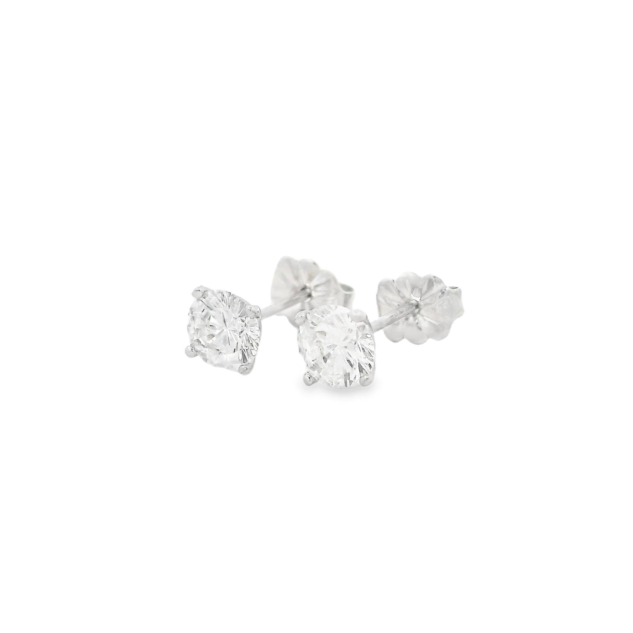 Nuovi orecchini classici in oro bianco massiccio 14k con diamante rotondo da 1,07 ct. in vendita 4